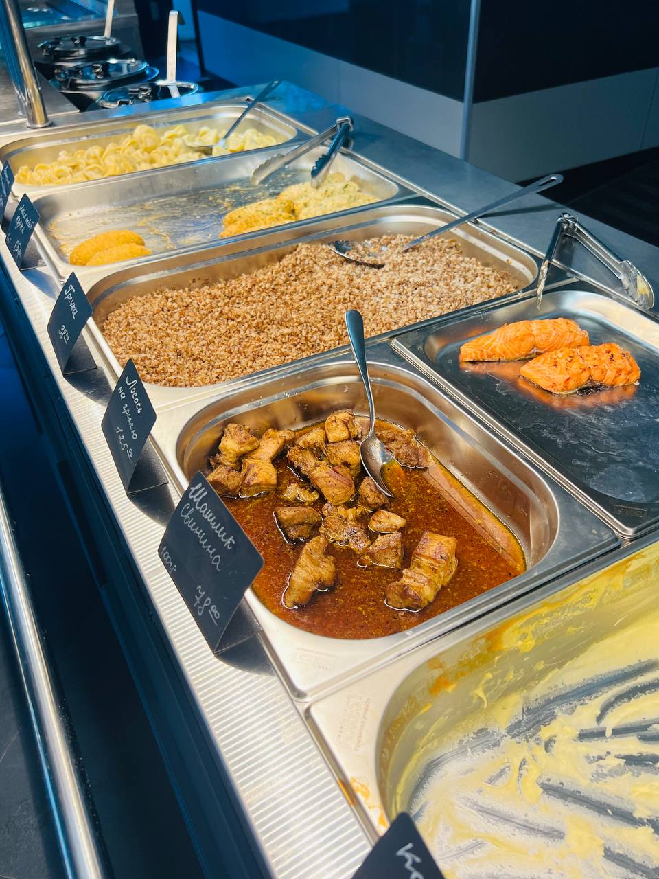 Grand Buffet image 9