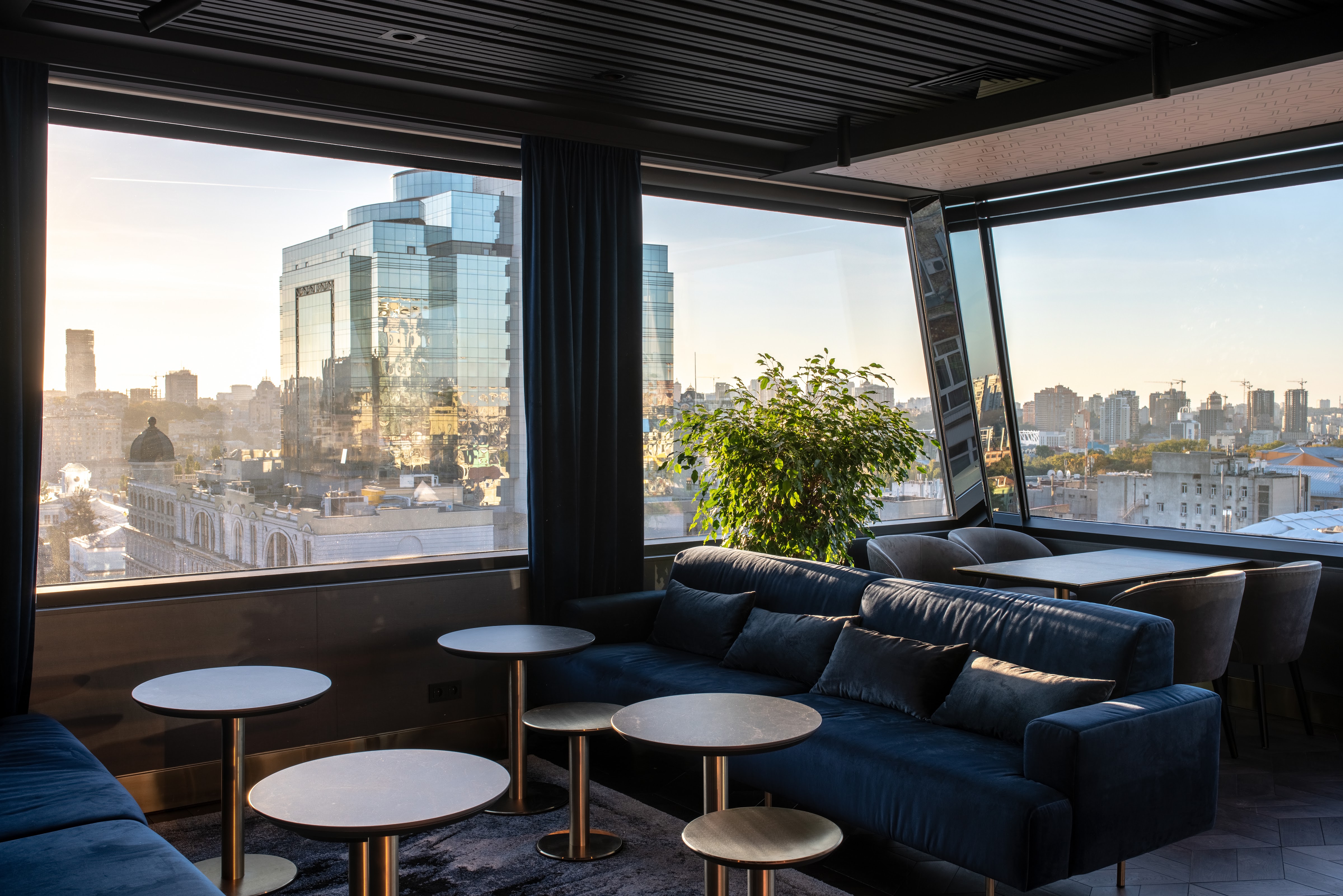 11 Mirrors Restaurant & Bar by FACE the Service image 1