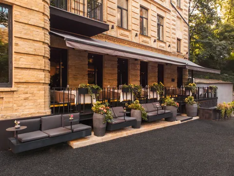 45 restaurant image 5