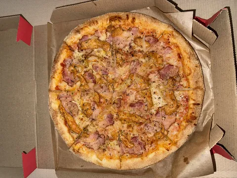Adriano's pizza image 3