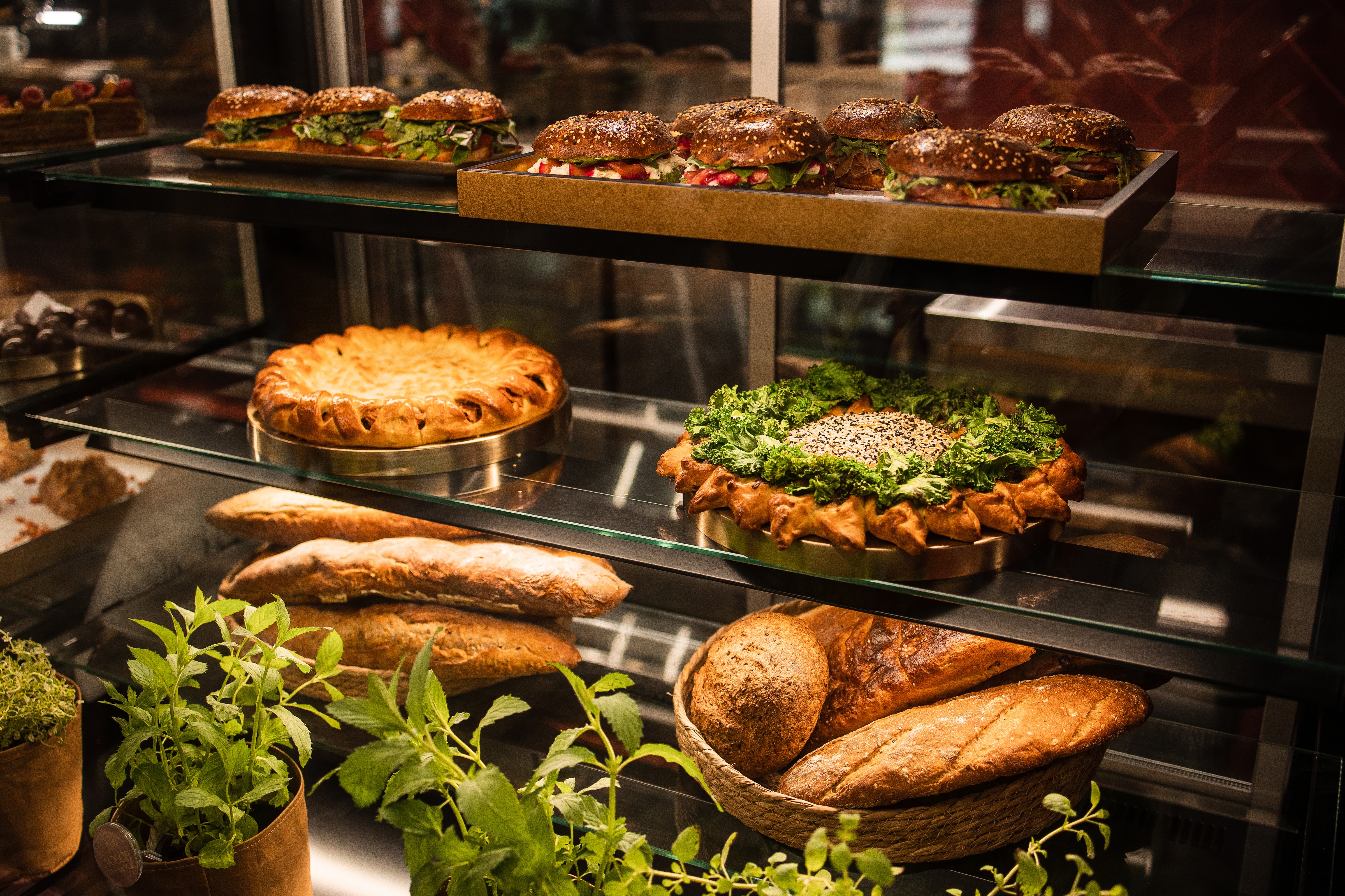 Любов та Люди image 2