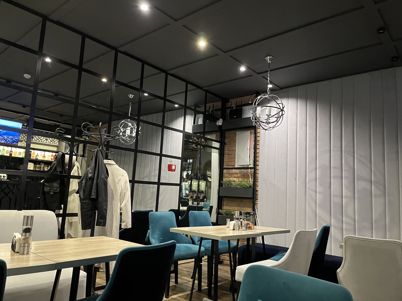 7 CAFE-BAR image 5