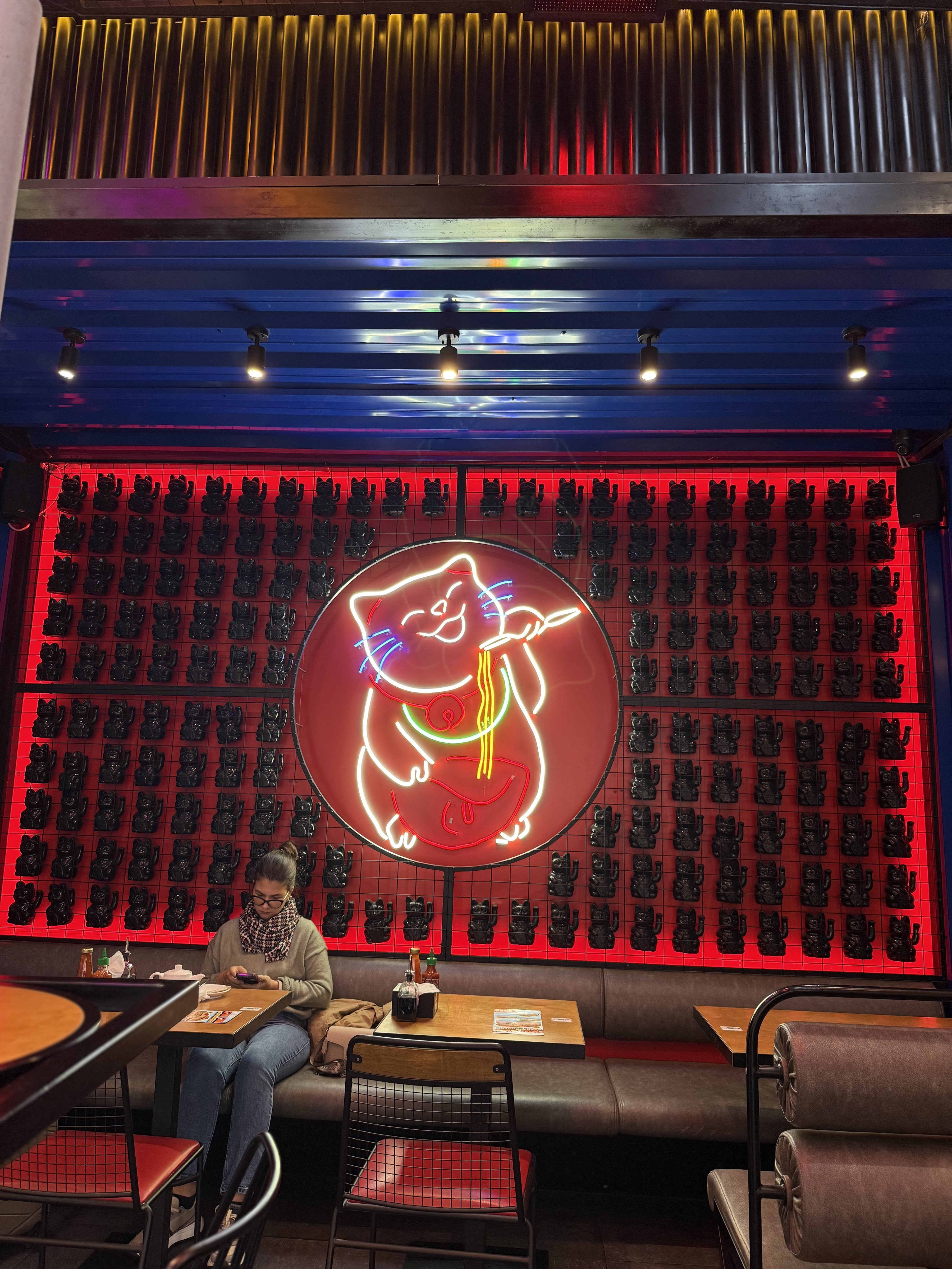 Chin Chin Na Besarabsʹkiy Ploshchi image 10