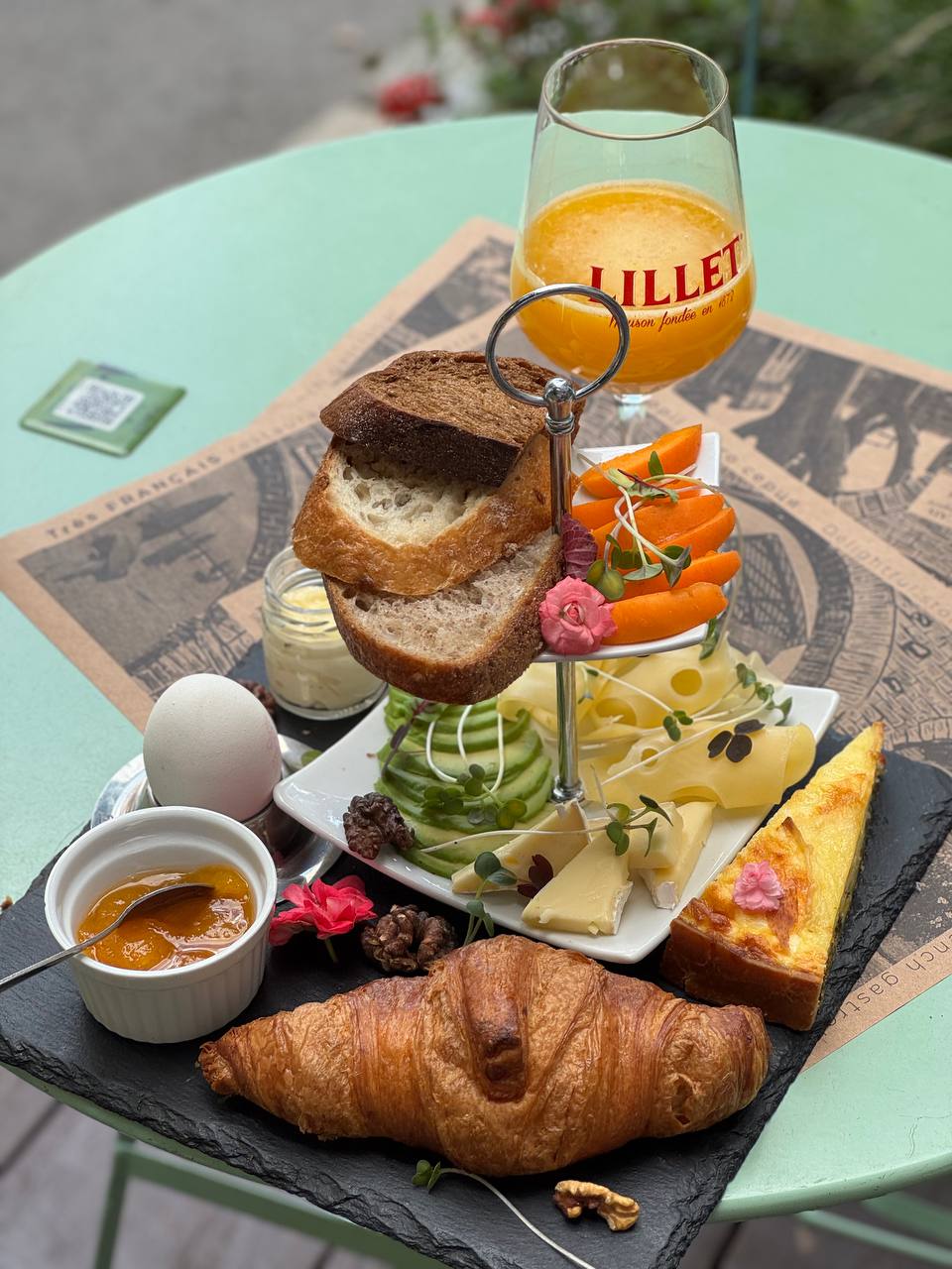 Tres Francais image 2