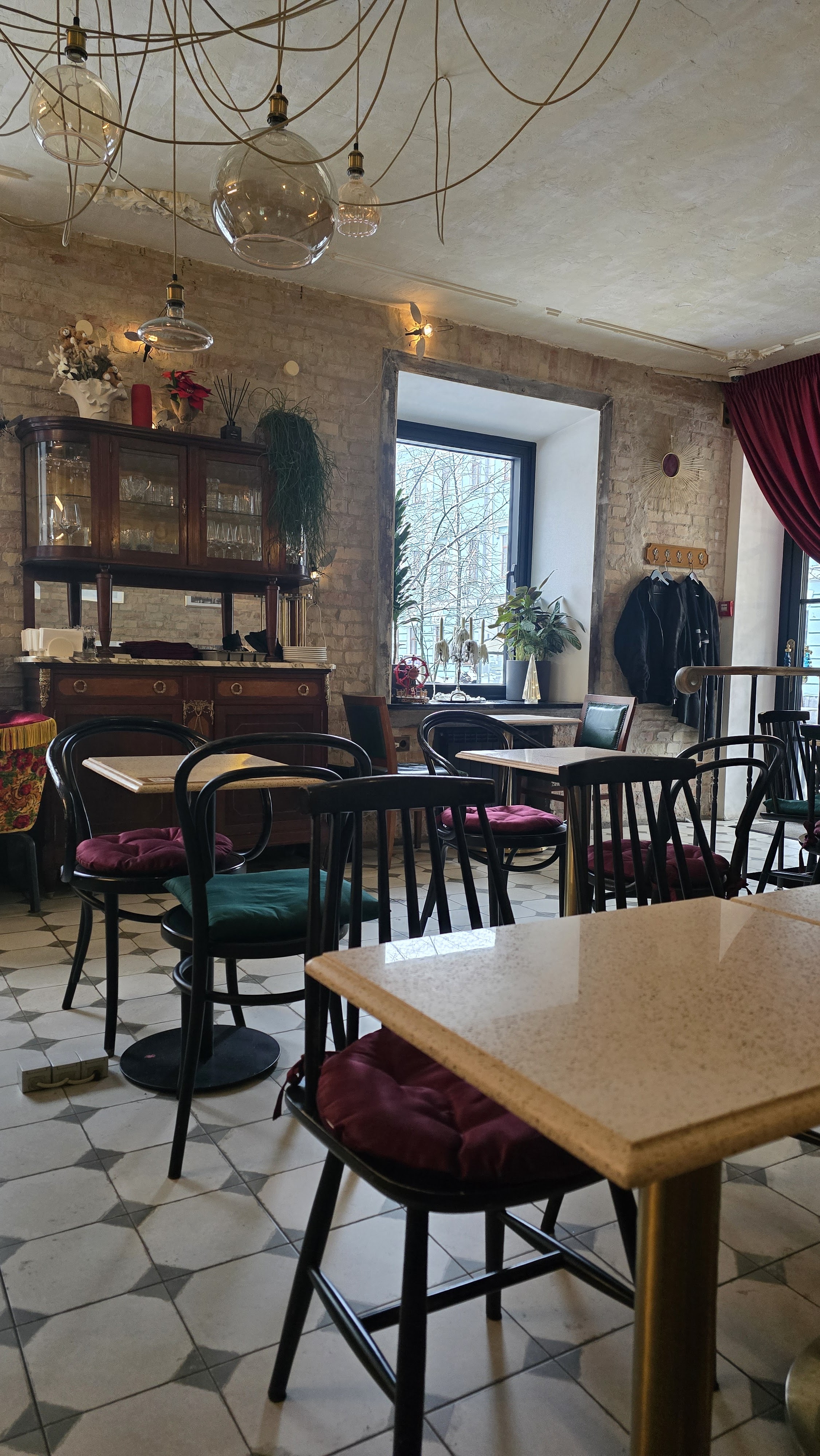 Madam bistro image 8