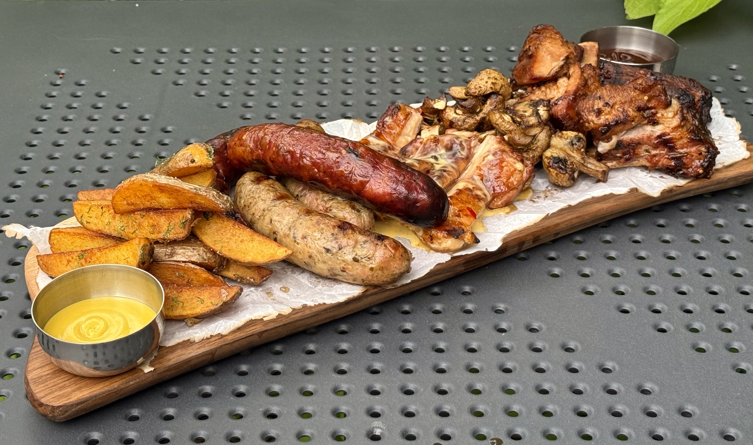 МІСЦЕВІ: лаунж-бар & банкетна зала image 8