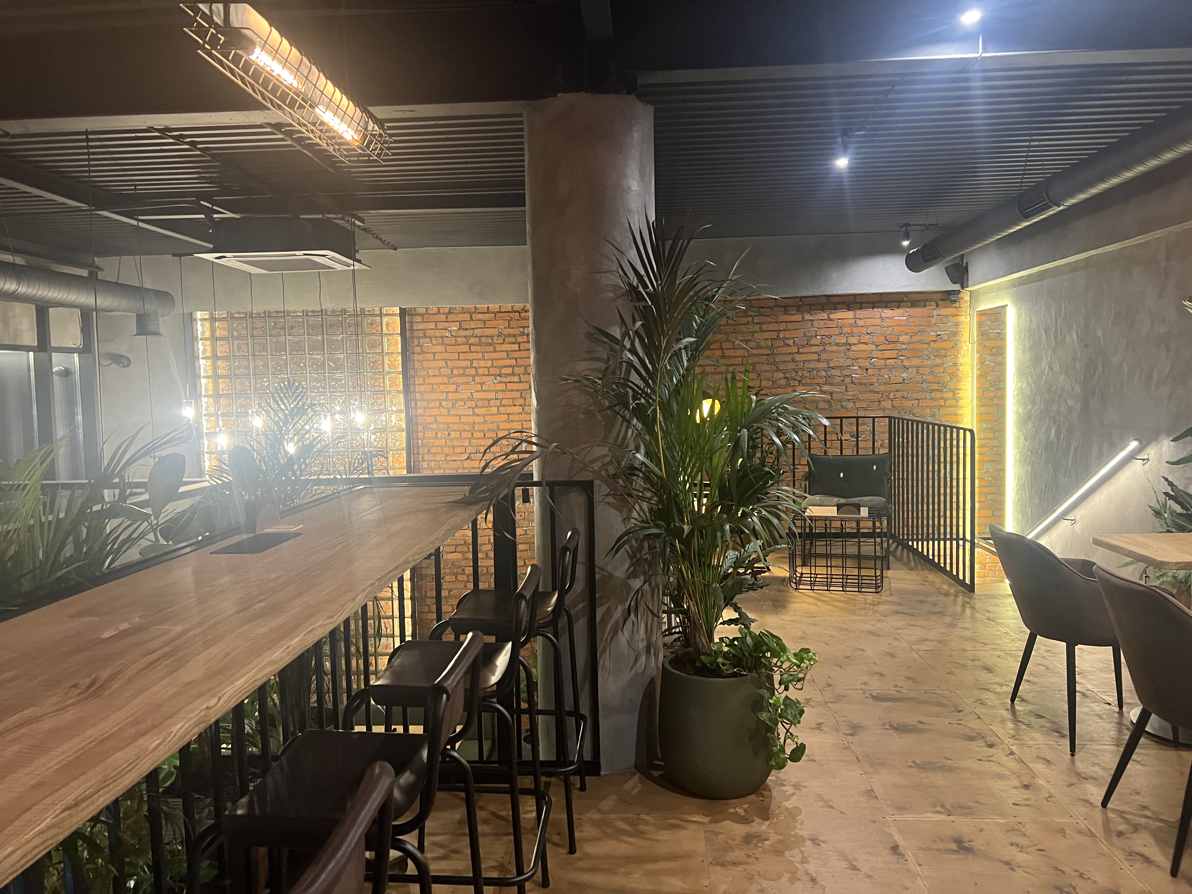 rise • café image 4