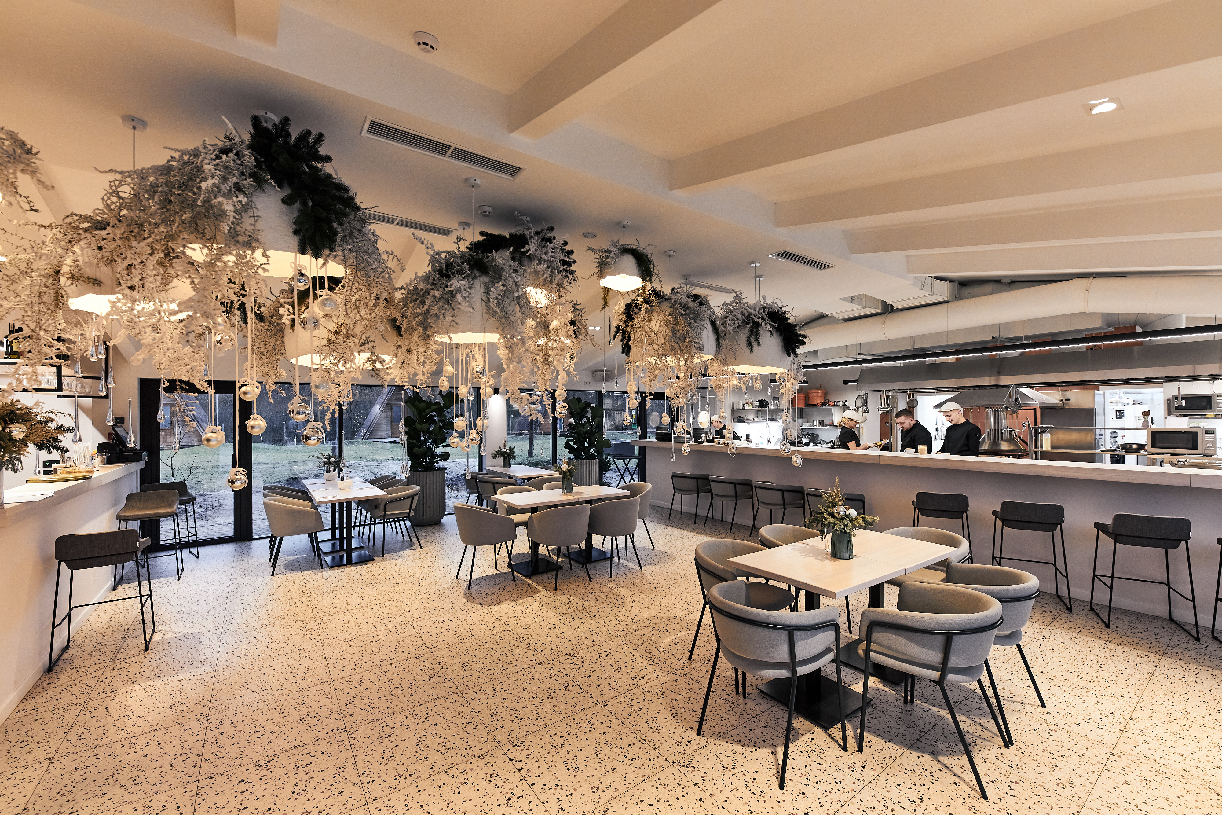 РЕСТОРАН "БІСТРО" В ЗОЛОЧЕ image 1