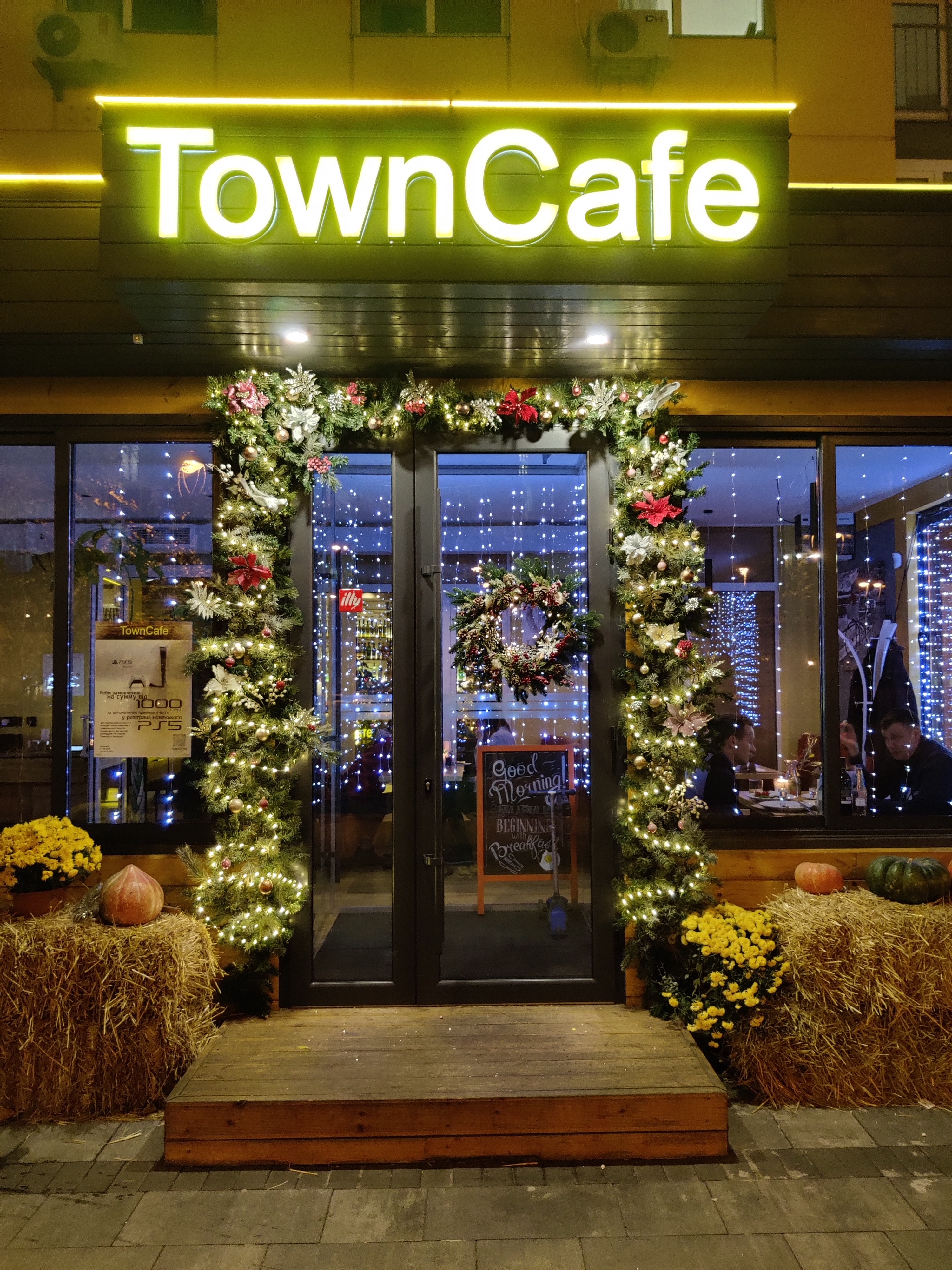 TownCafe image 8
