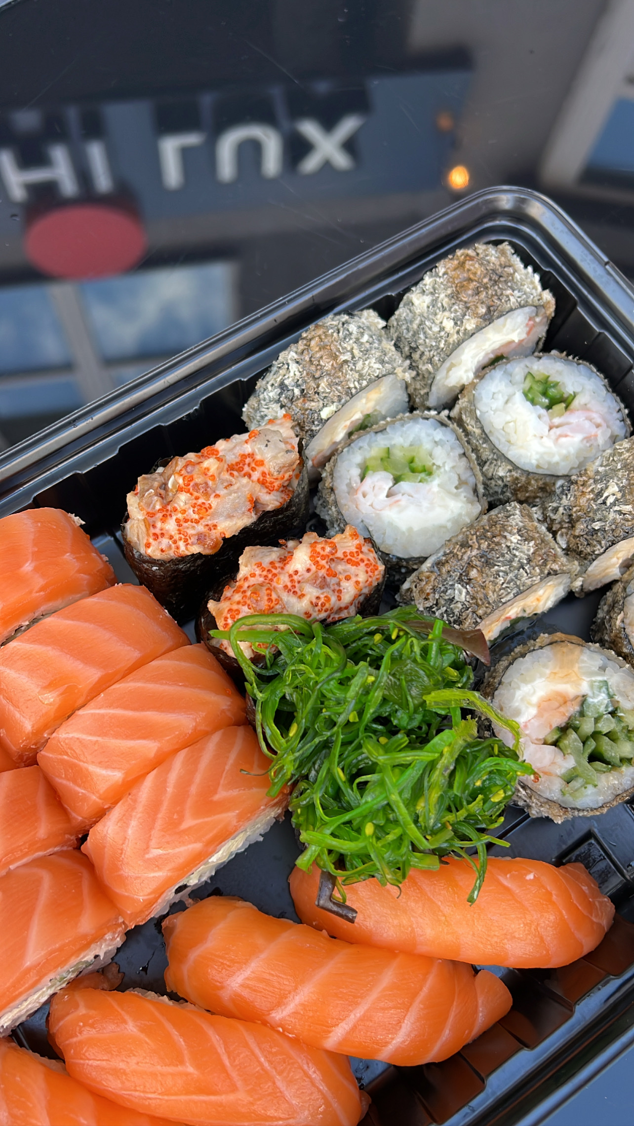 SushiLux доставка суші image 7