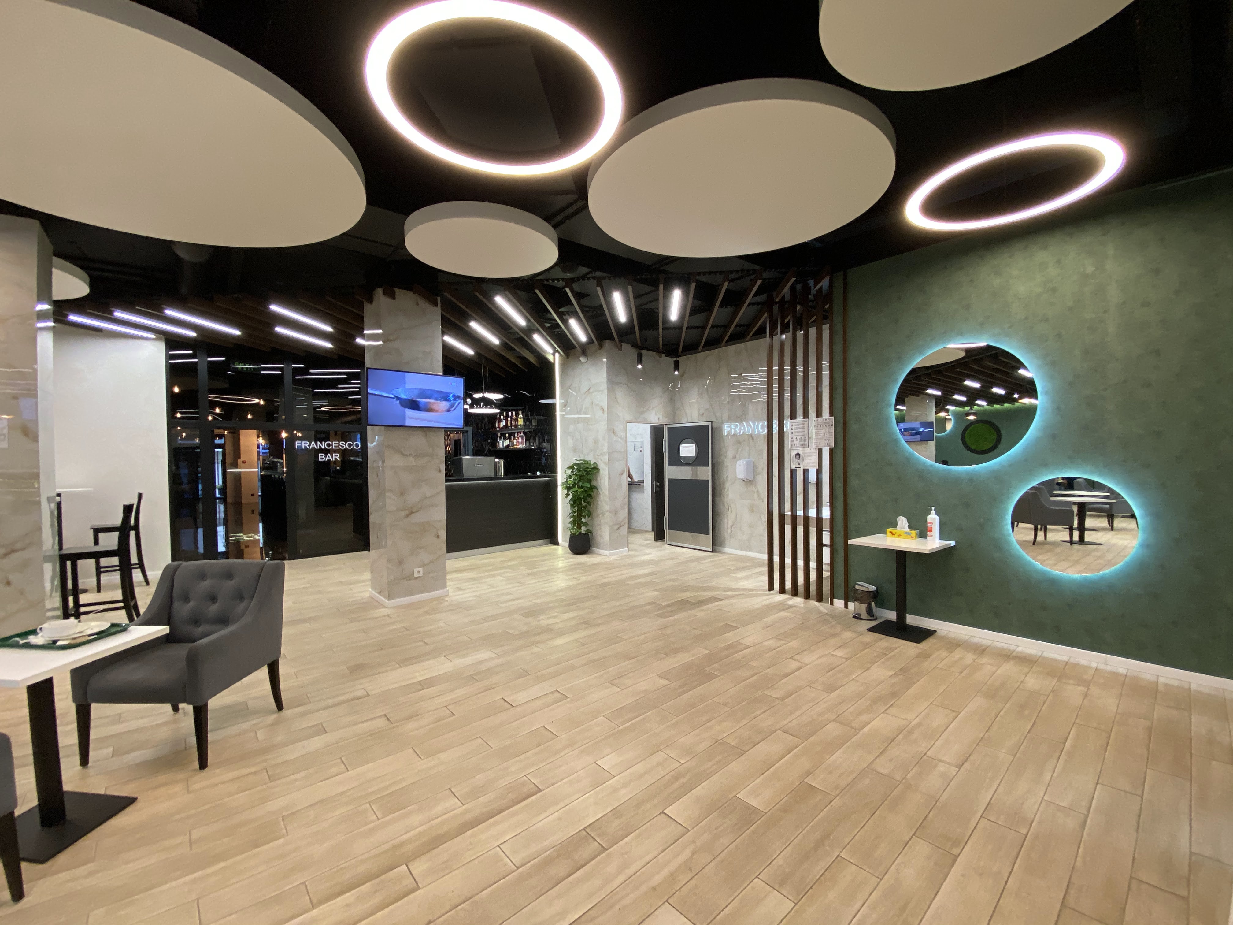 Francesco bistro & bar image 5