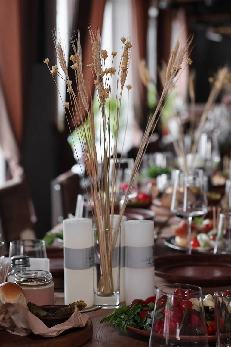 Avilov Food House image 4