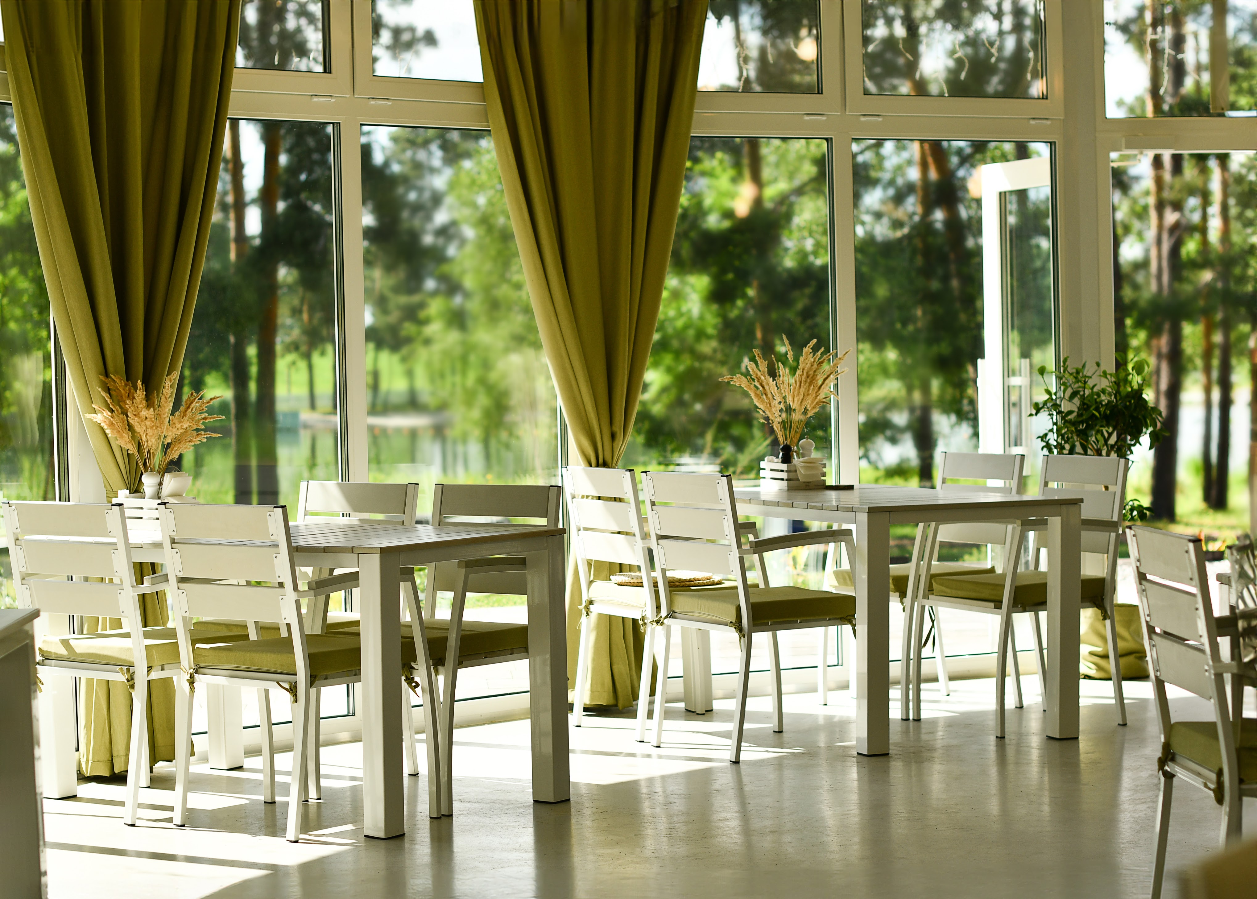 Ресторан біля озера "Forest Lake" image 1