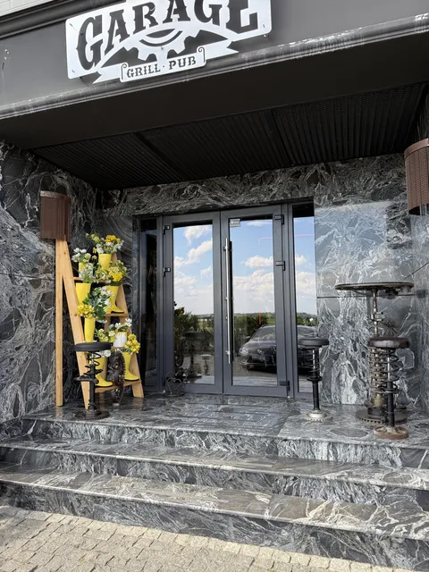 Garage Grill & Pub image 6