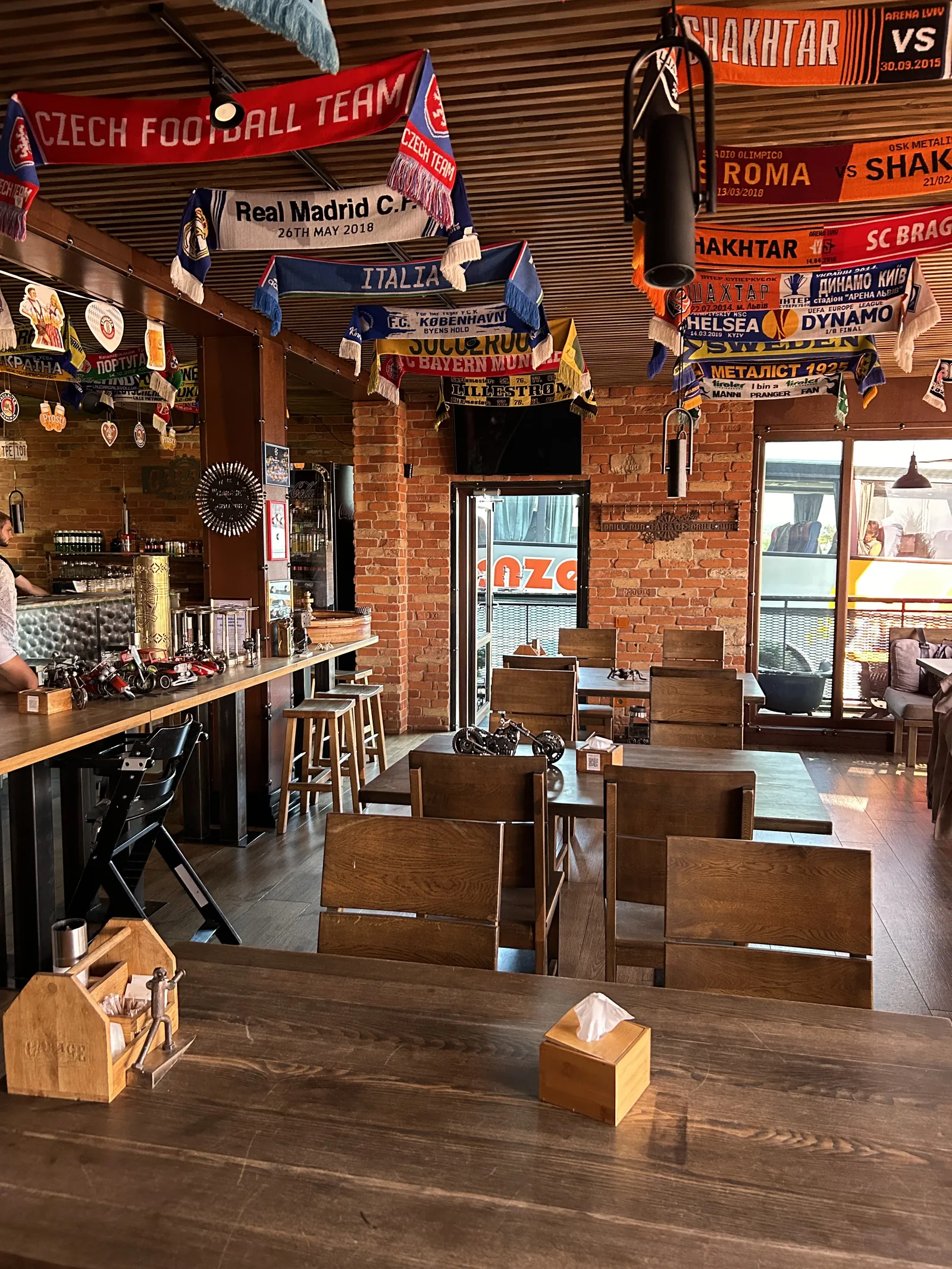 Garage Grill & Pub image 8