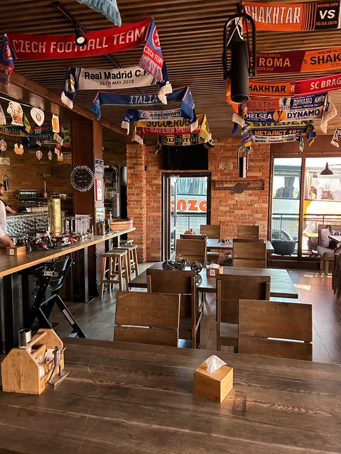 Garage Grill & Pub image 8