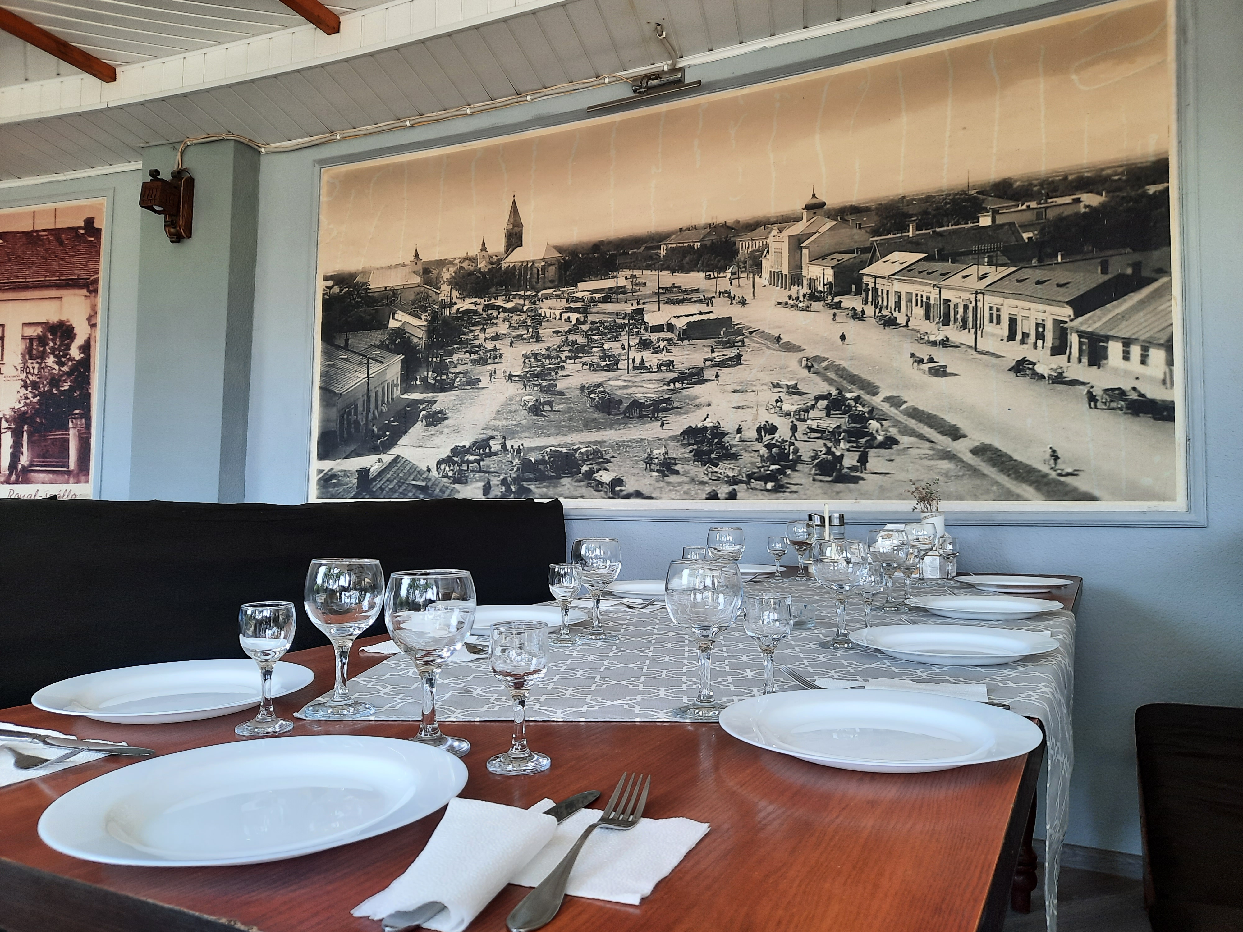 Restaurant "Three Oaks" image 1