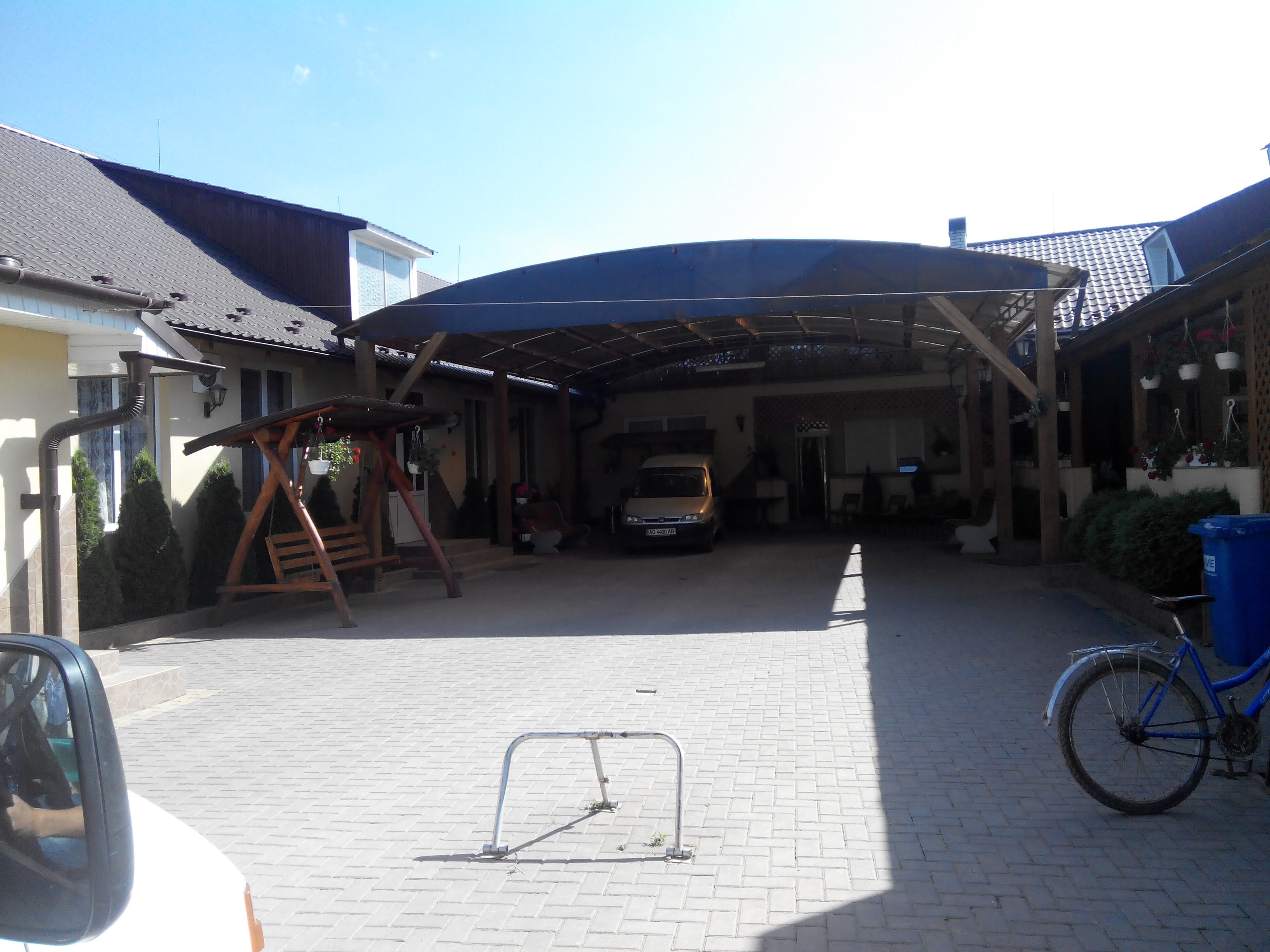 Restoran "Hostynnyy Dvir "U Kuzʹmy"" image 2