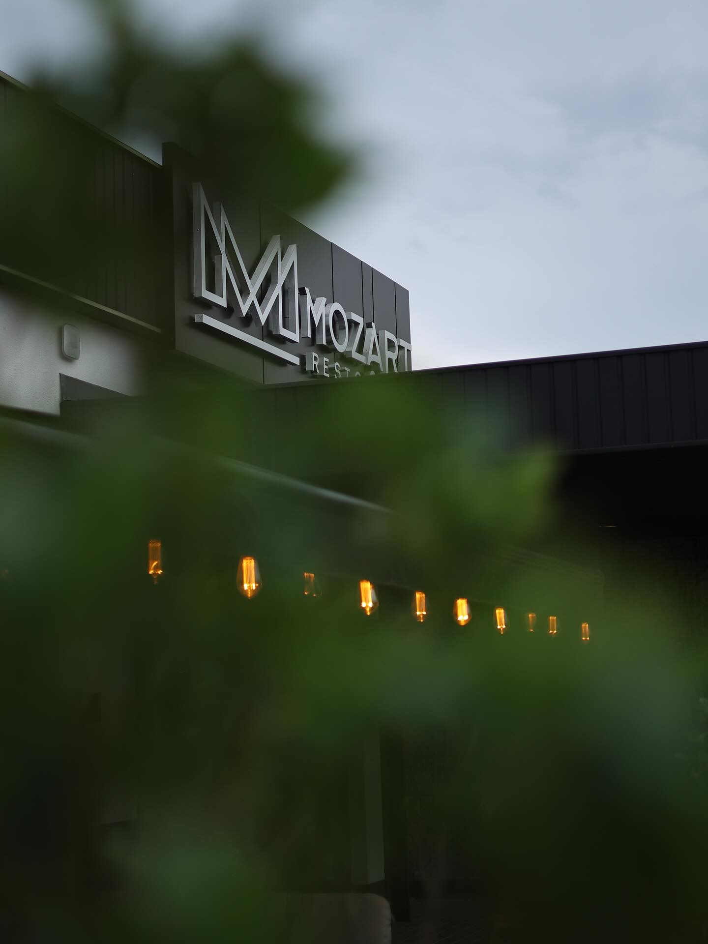 Mozart Resto & Bar image 9