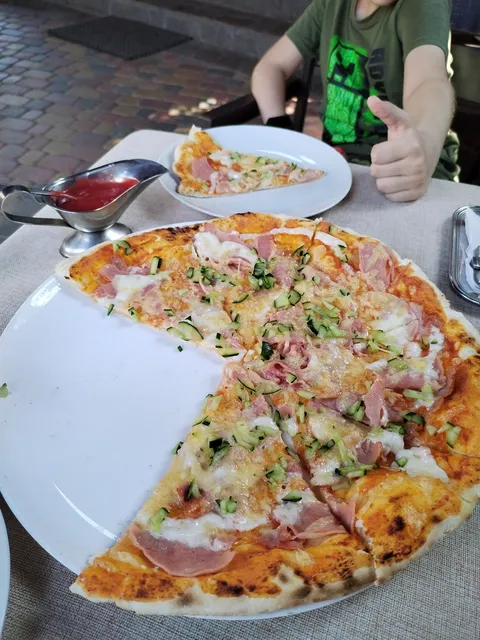 Ricco Pizza image 8