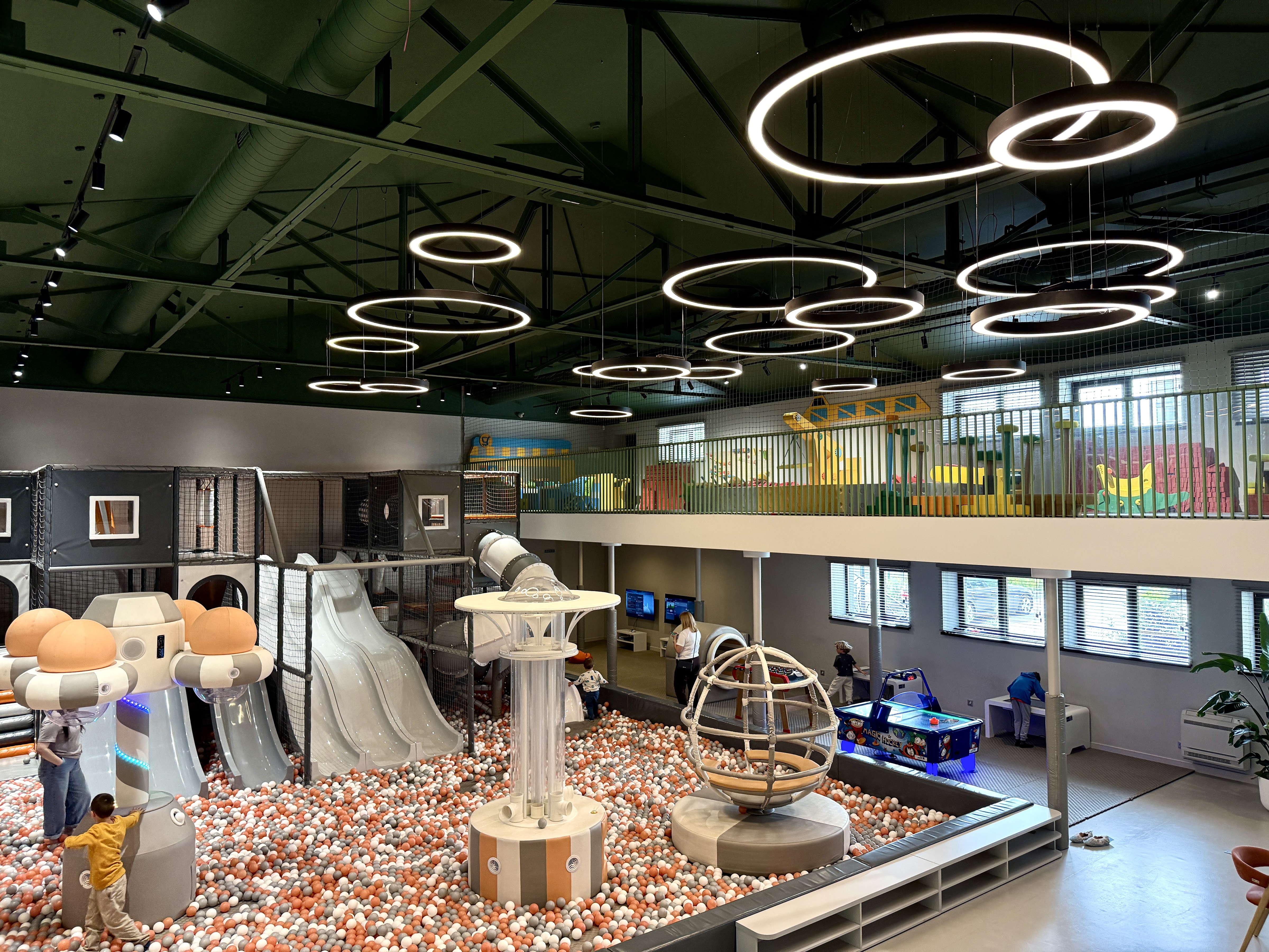 Polly Land - ресторан та дитячий розважальний центр image 1