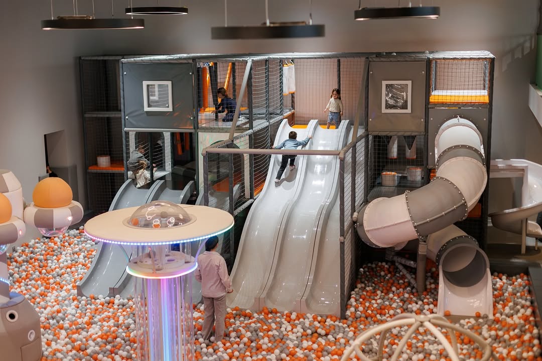 Polly Land - ресторан та дитячий розважальний центр image 3