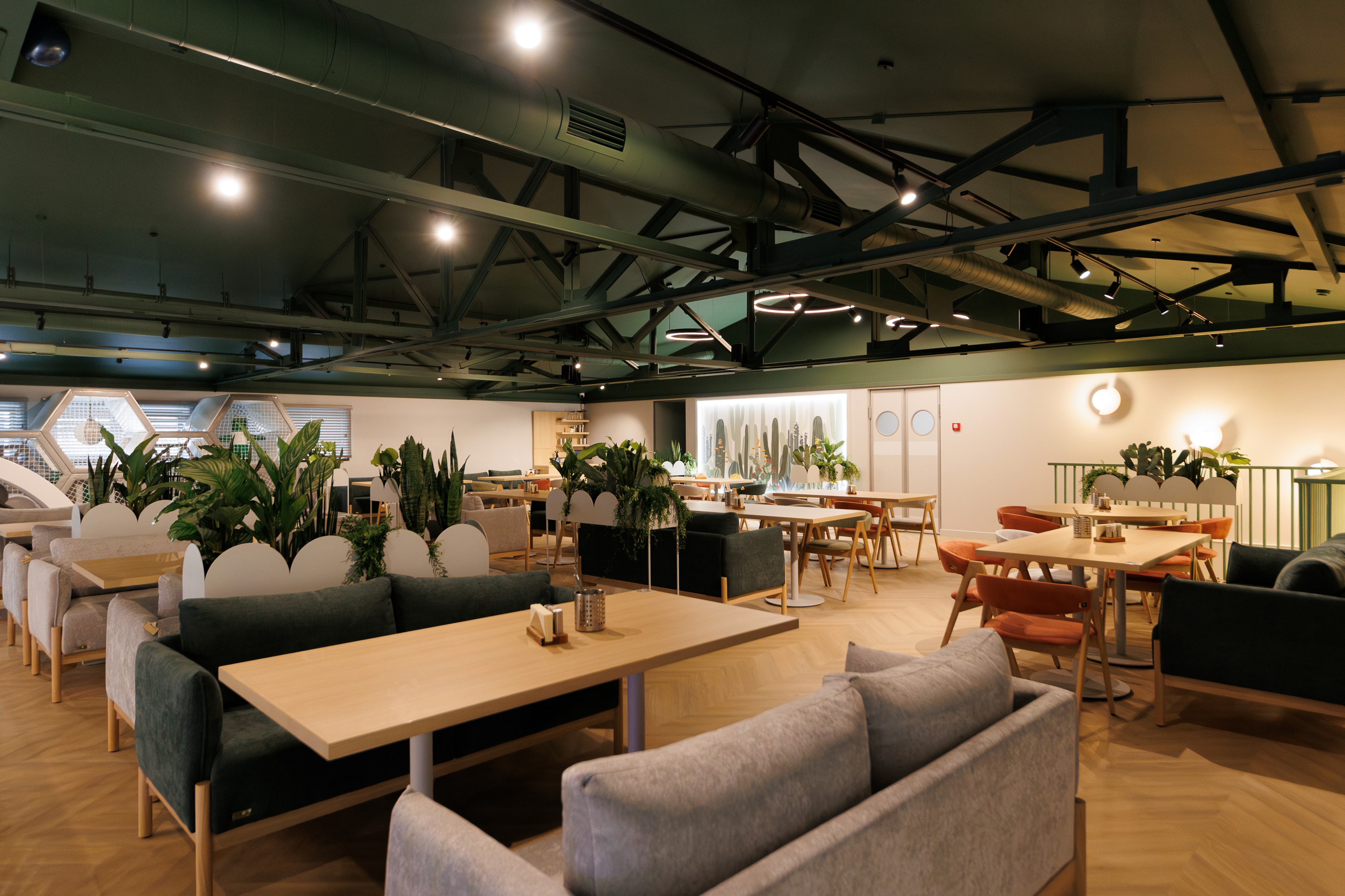 Polly Land - ресторан та дитячий розважальний центр image 5