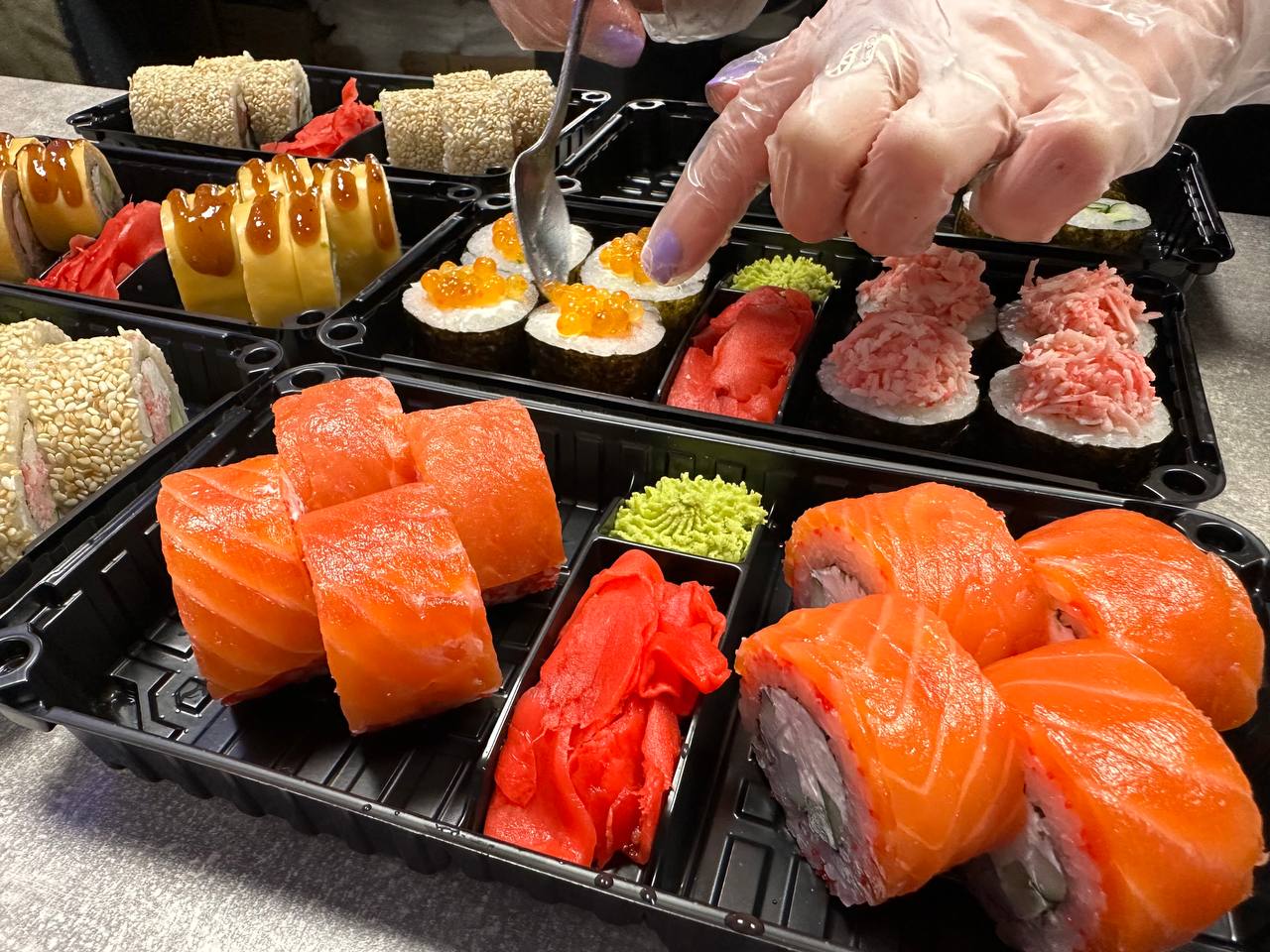 Cosmo Pizza Sushi Beer image 2