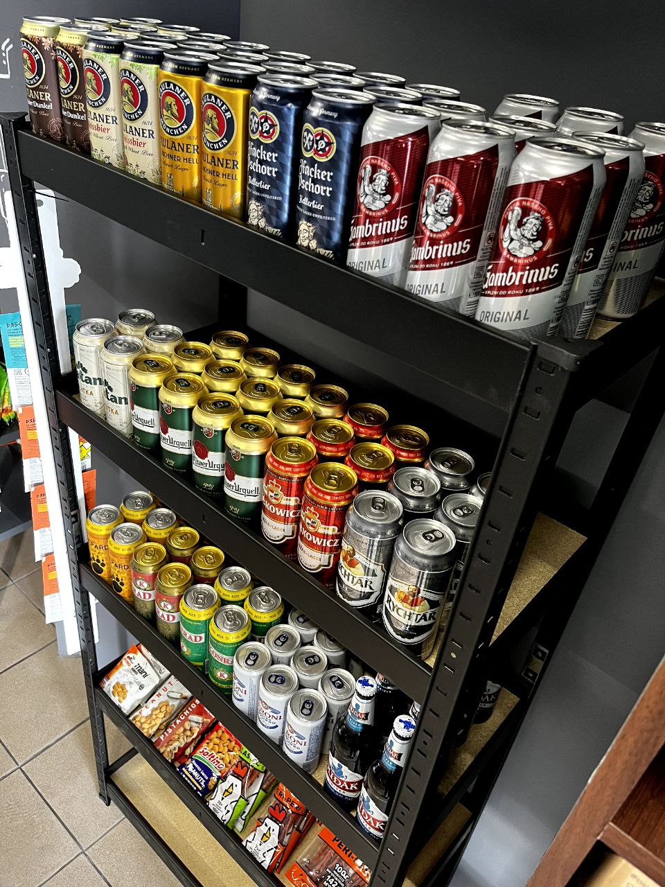 Cosmo Pizza Sushi Beer image 7