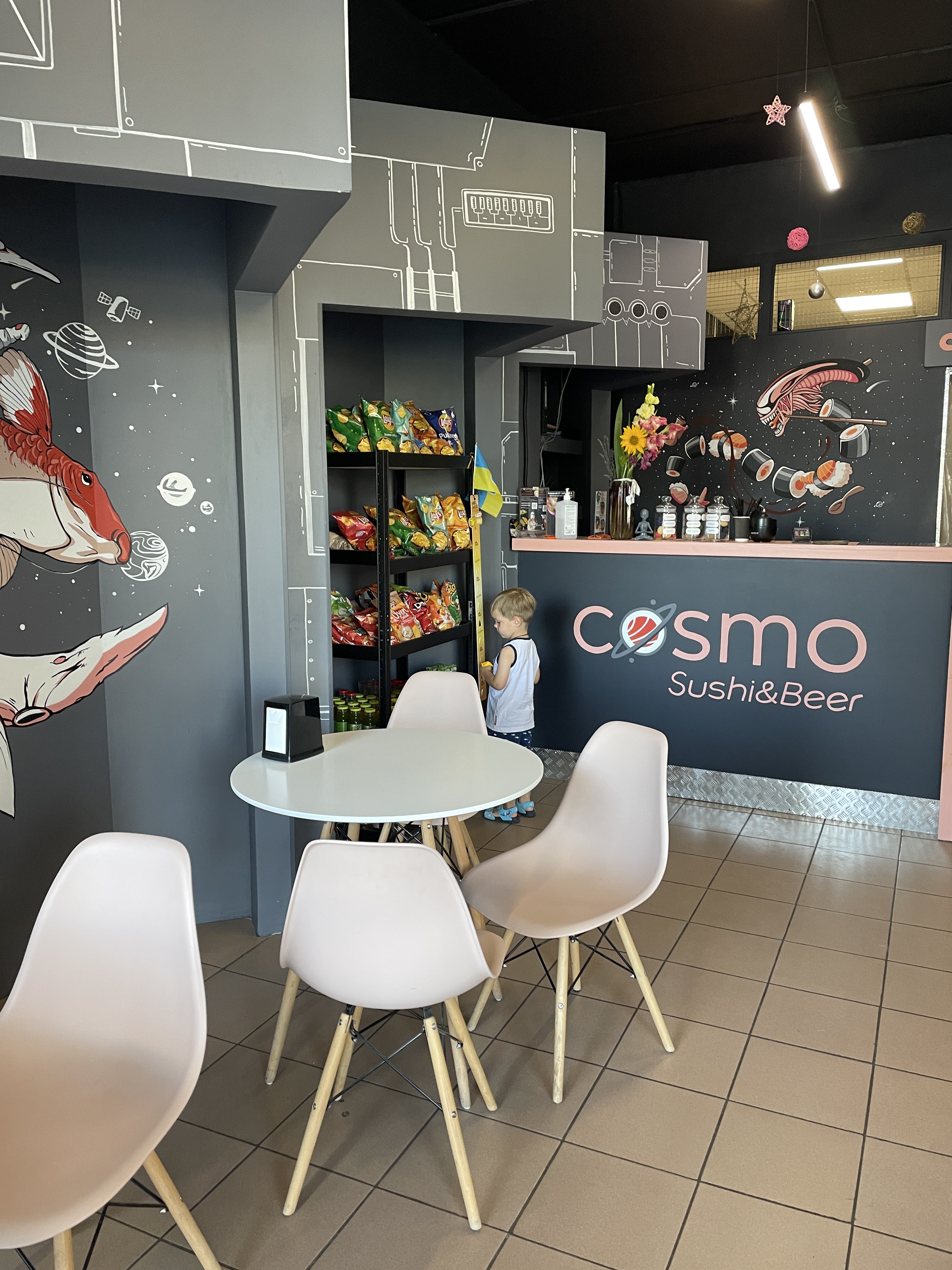Cosmo Pizza Sushi Beer image 8