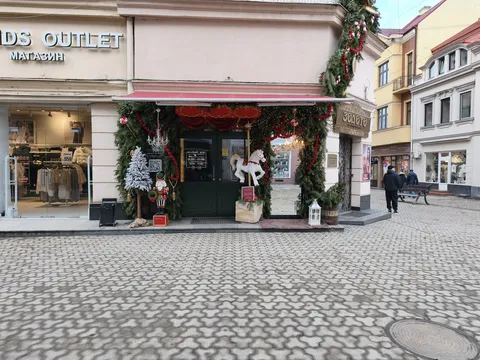 《Малий Уж》casual restaurant image 5