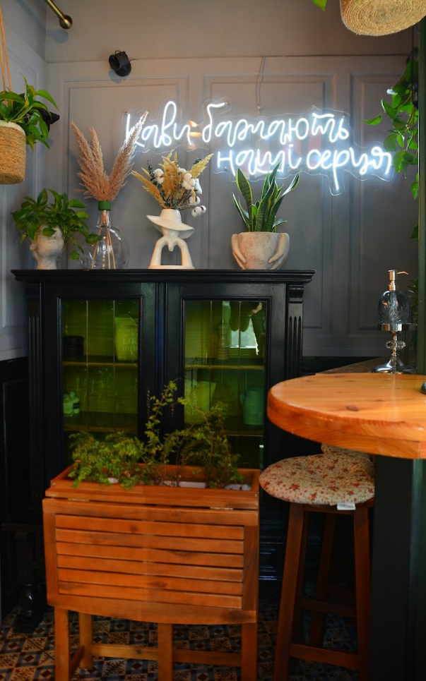 《Малий Уж》casual restaurant image 9