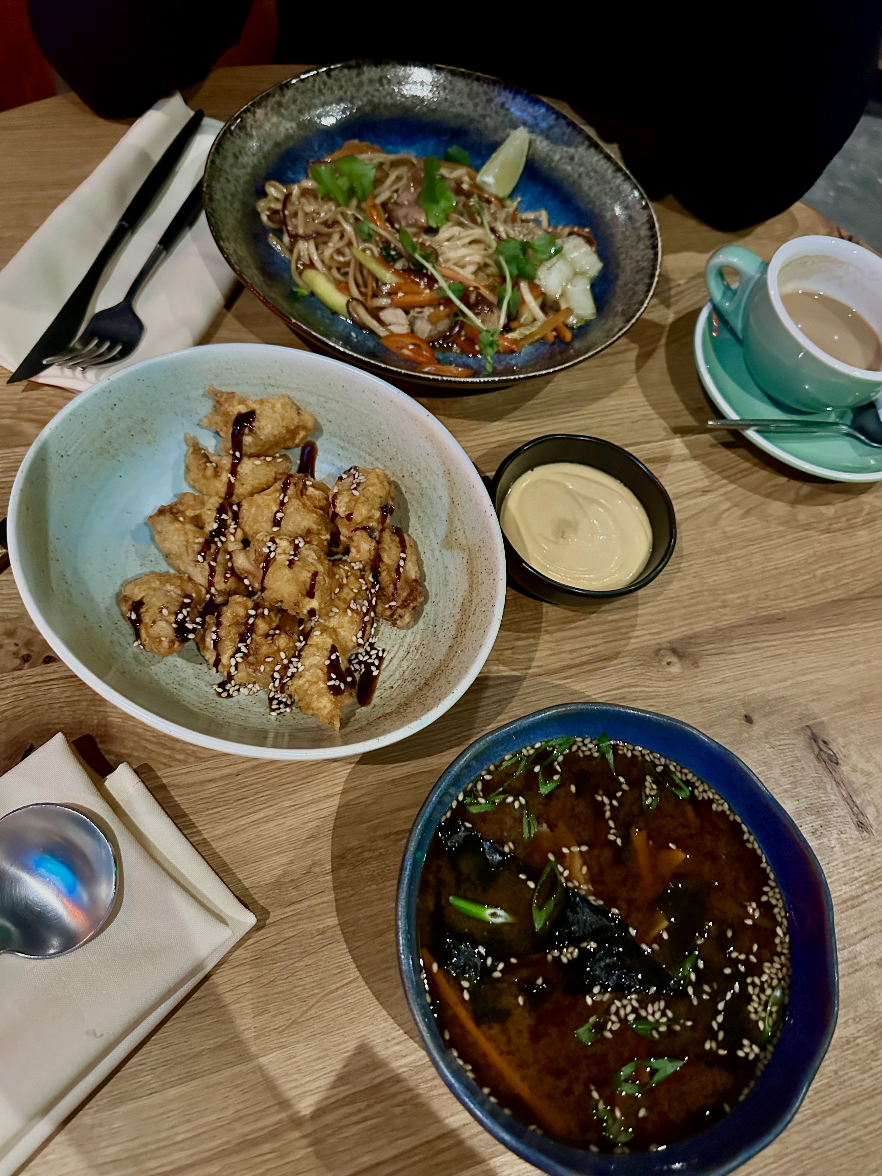 Sake Lounge. Ресторан азійської кухні. Тераса з кальянами. DJ-сети щовихідних. image 2