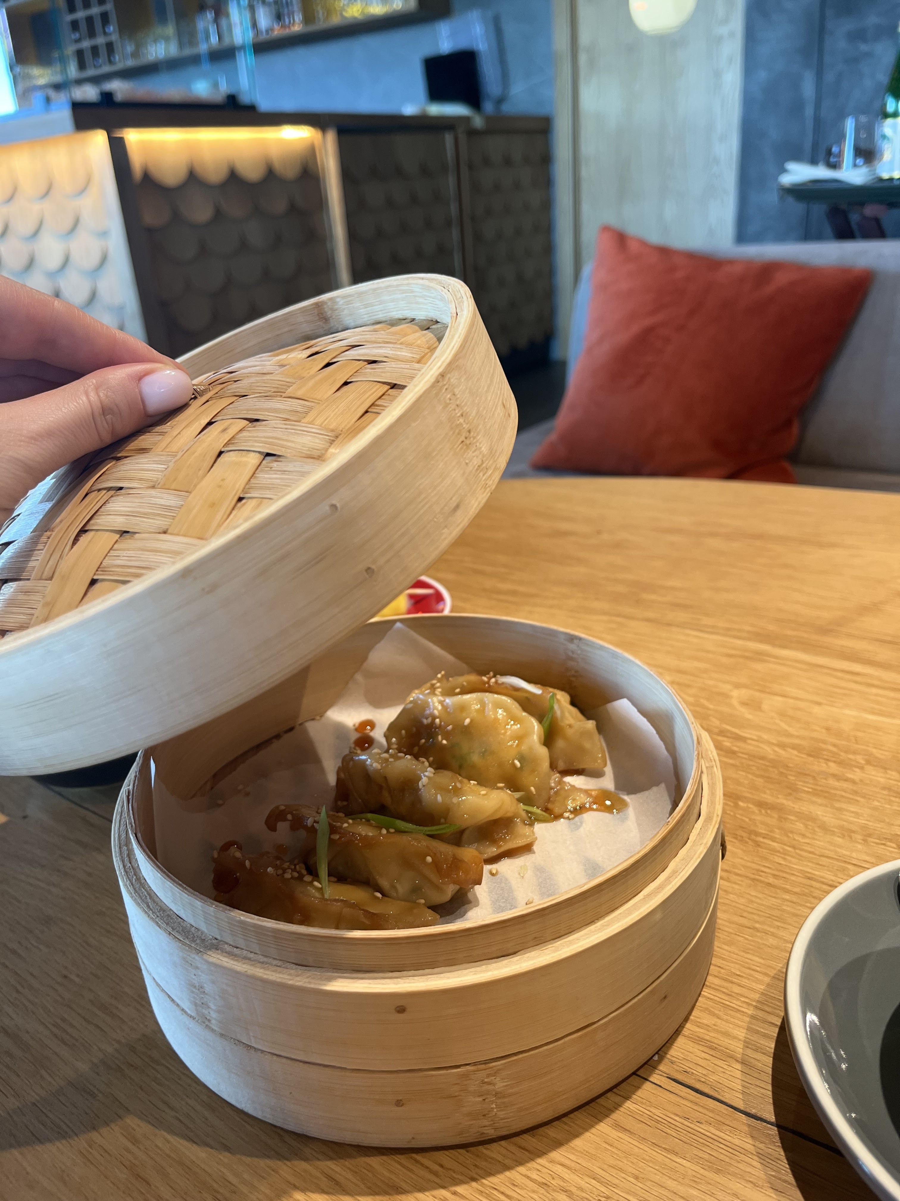 Sake Lounge. Ресторан азійської кухні. Тераса з кальянами. DJ-сети щовихідних. image 8