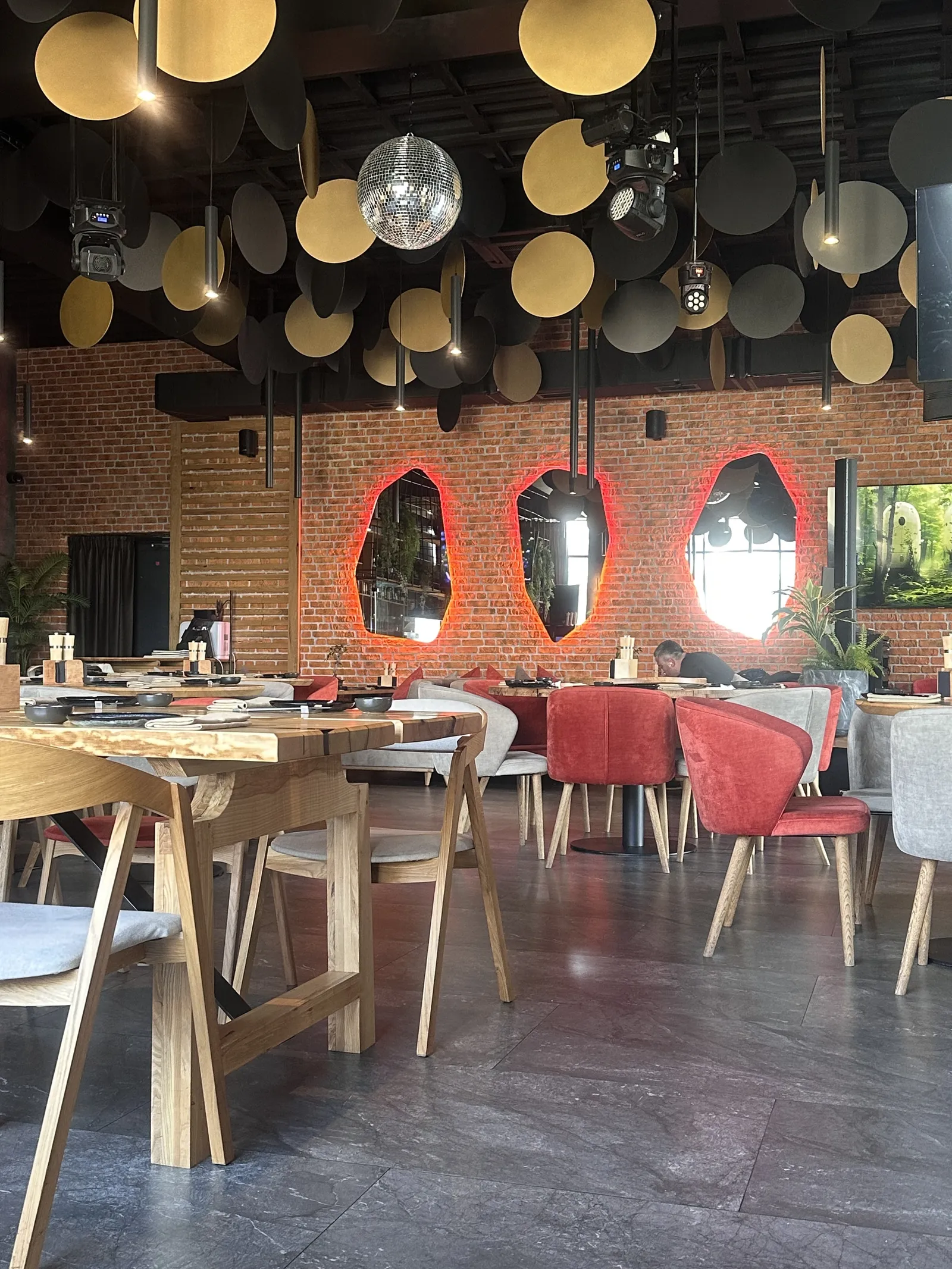 Sake Lounge. Ресторан азійської кухні. Тераса з кальянами. DJ-сети щовихідних. image 10