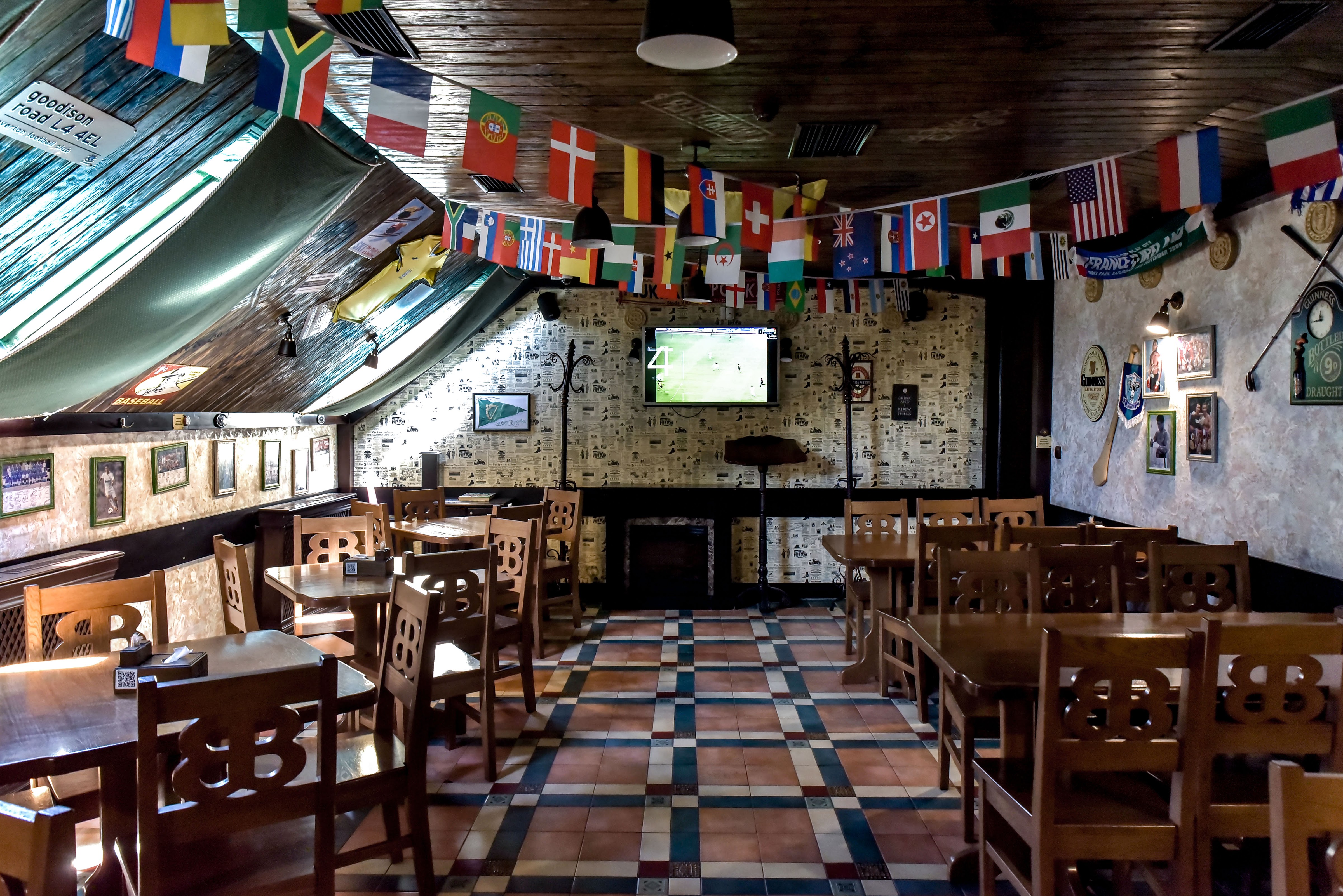 Barry Barr's Irish Pub&Bar image 1