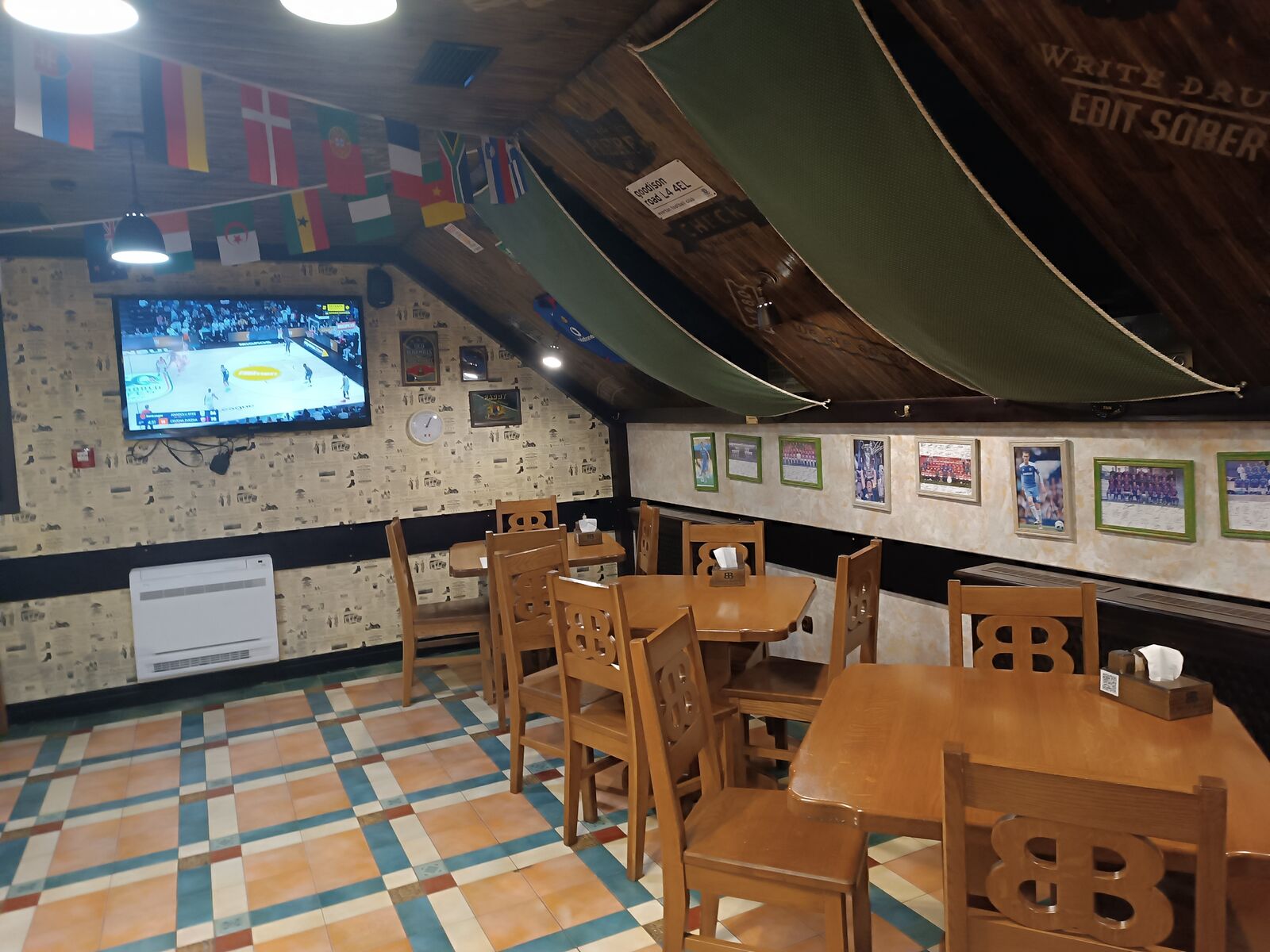 Barry Barr's Irish Pub&Bar image 2