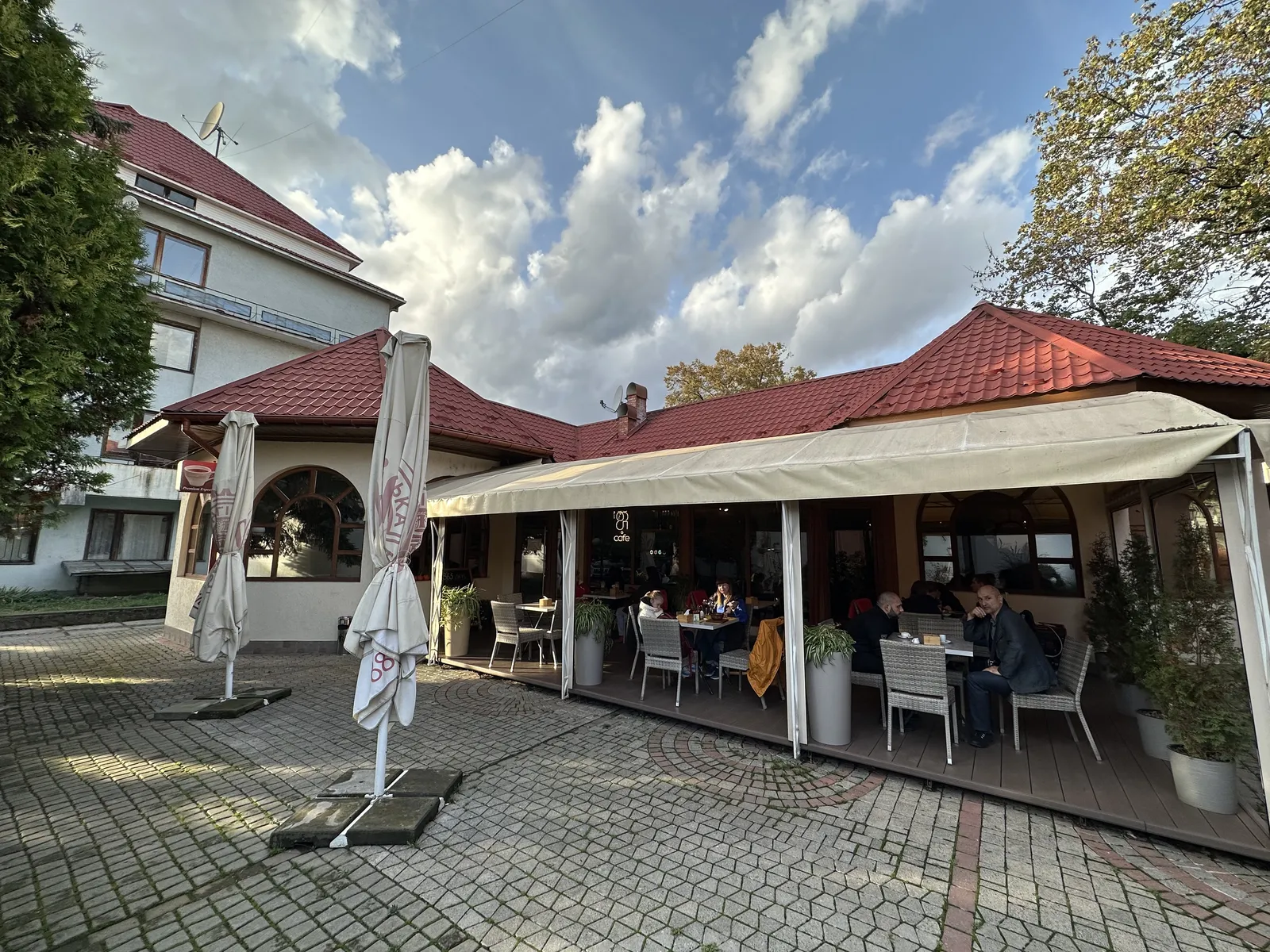 365 cafe image 7