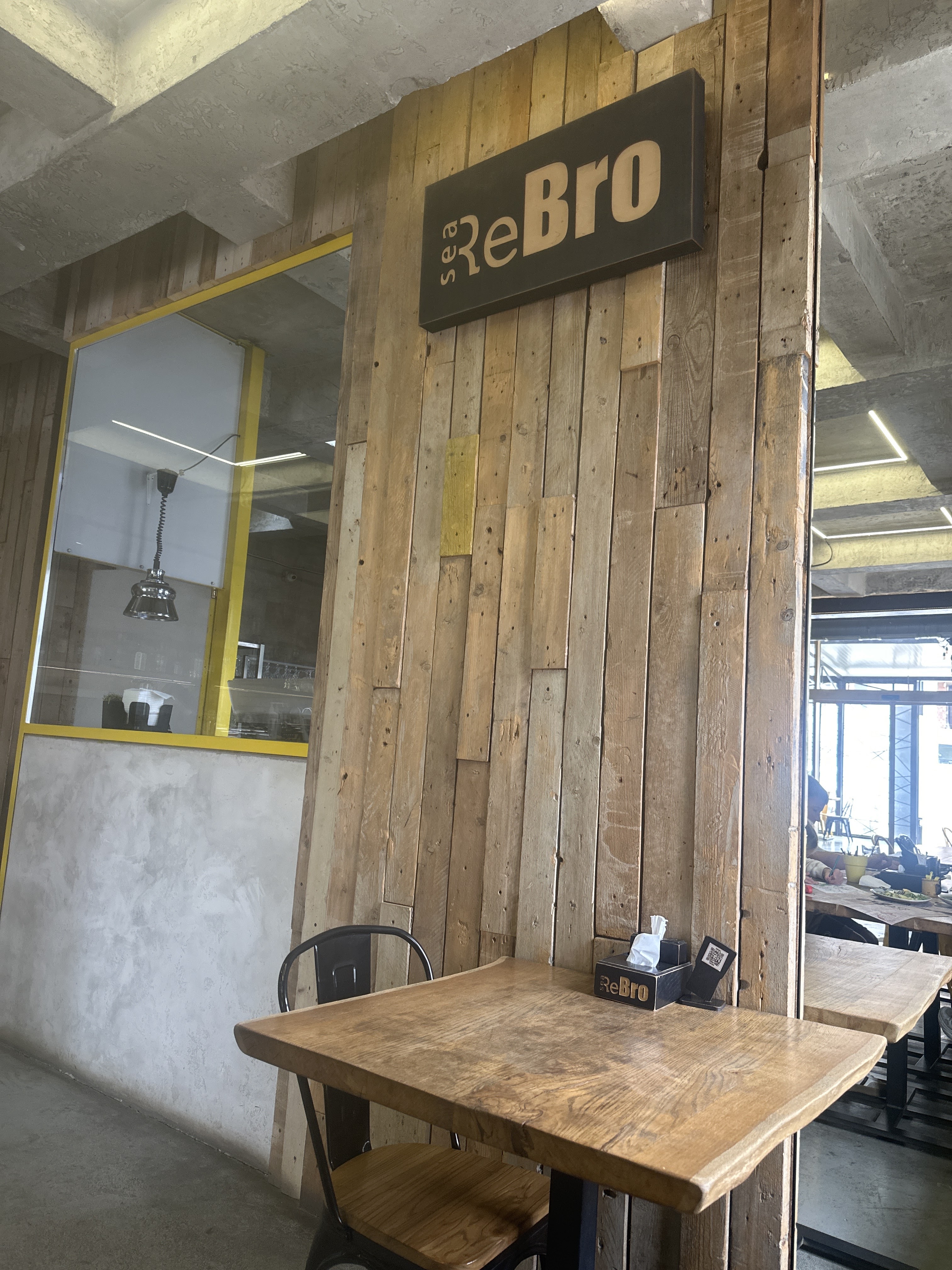 SeaReBro Restobar image 4