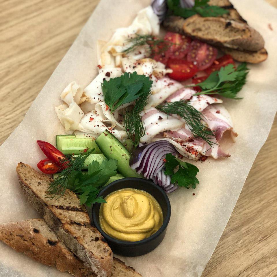 SeaReBro Restobar image 9