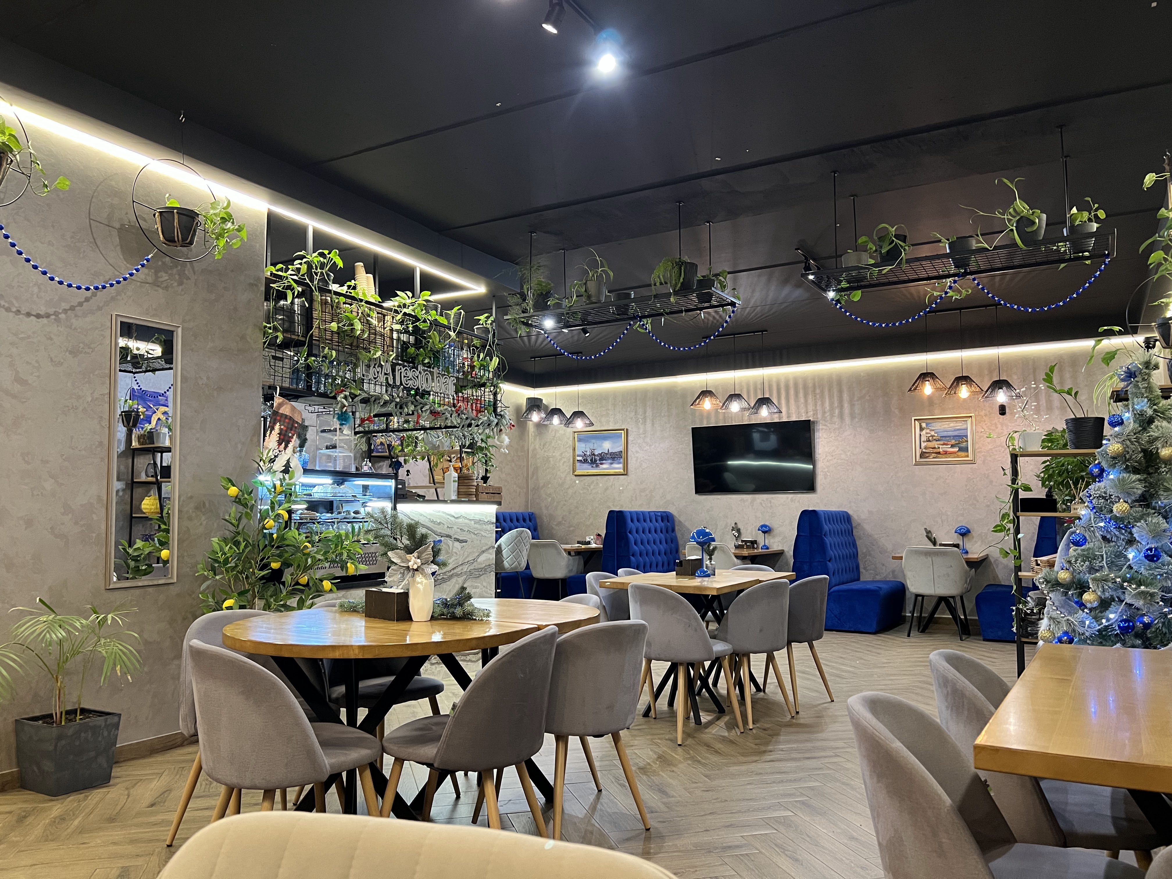 LA Resto Bar image 4