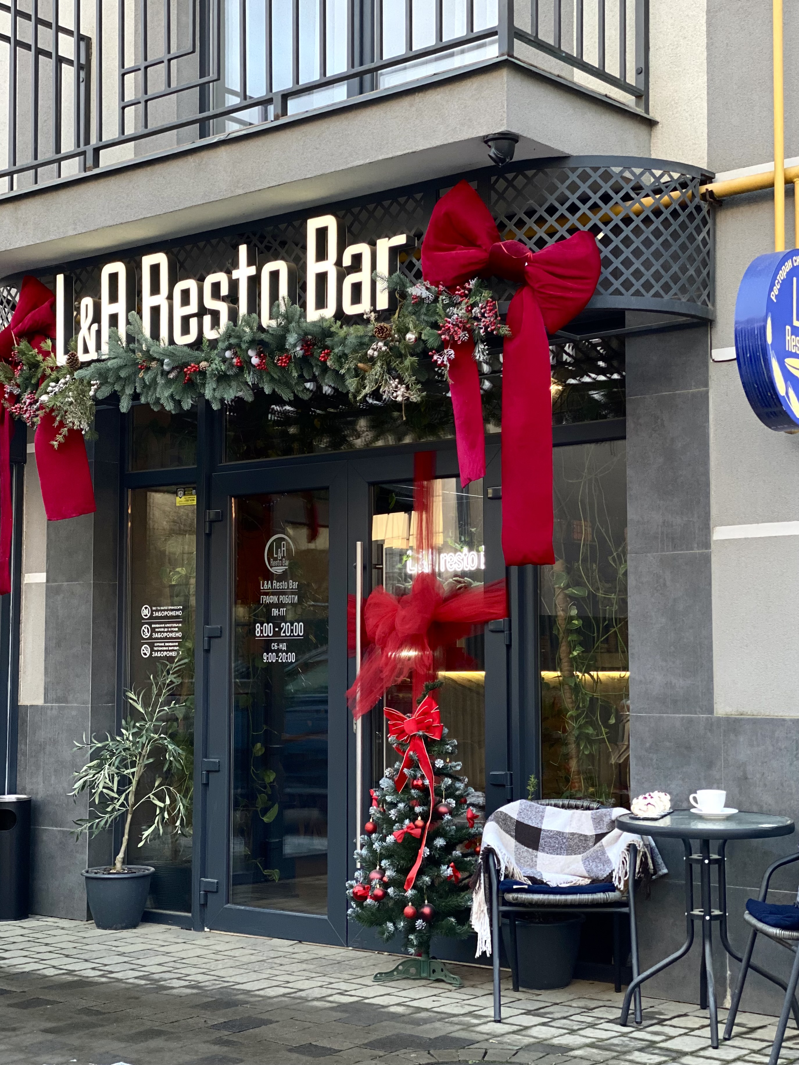 LA Resto Bar image 5