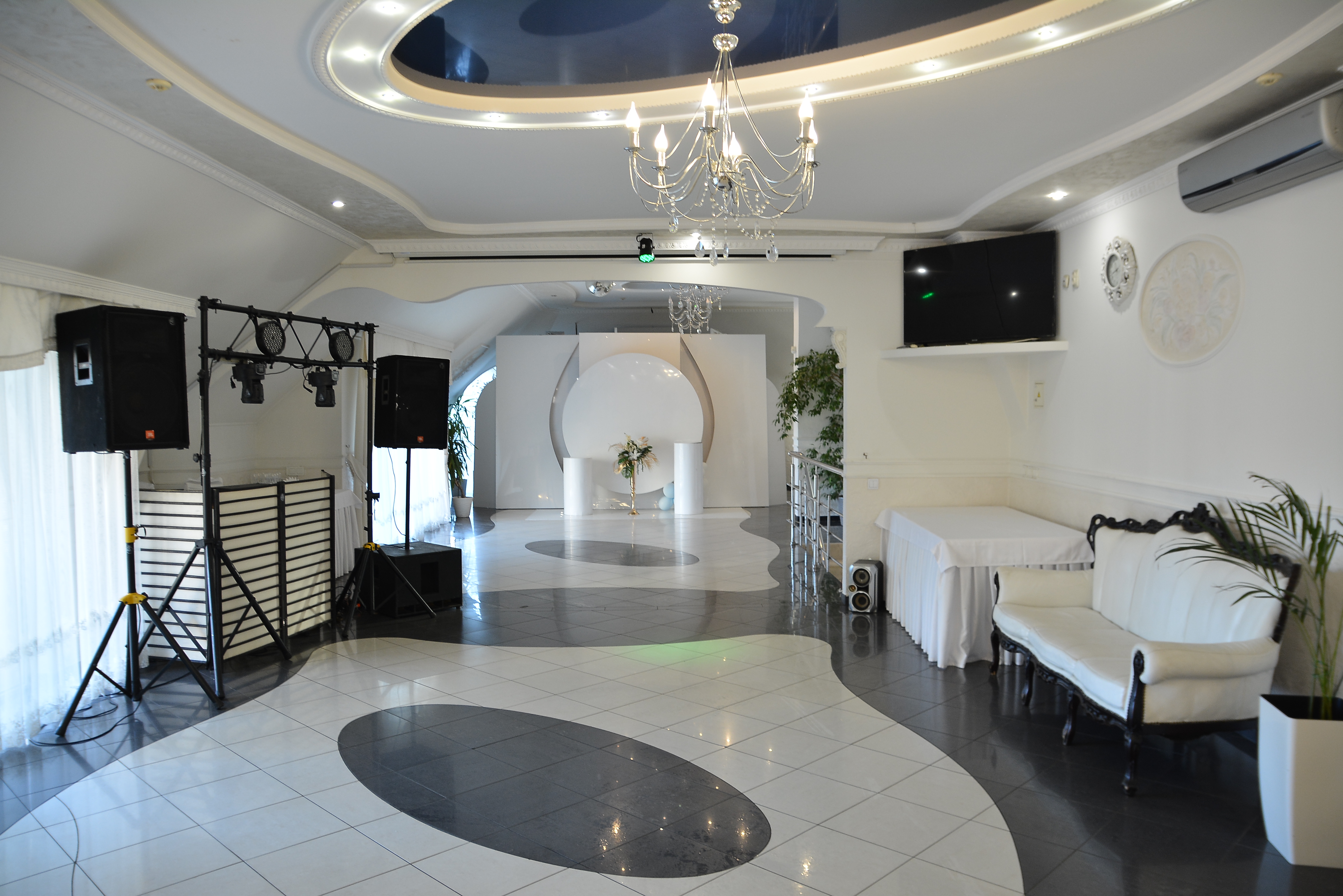 Astoria Restaurant image 4