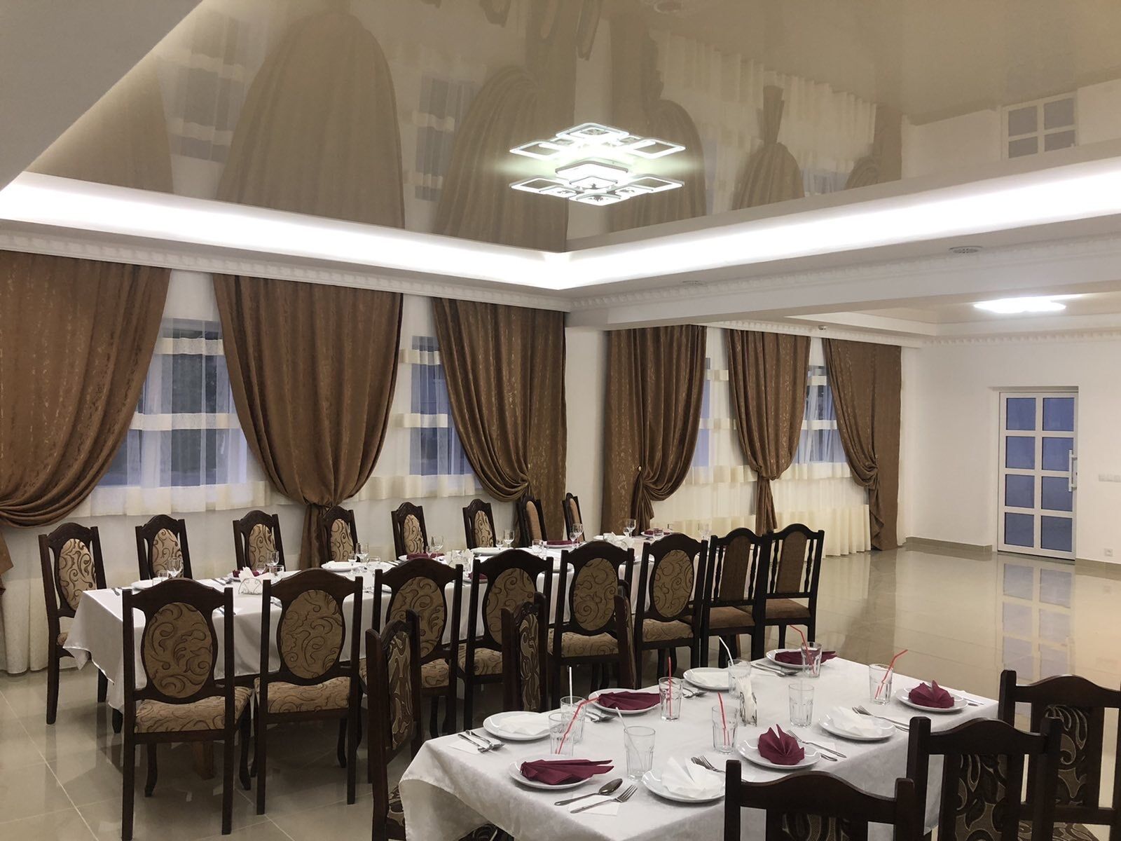 Horikhovy Dvir image 1