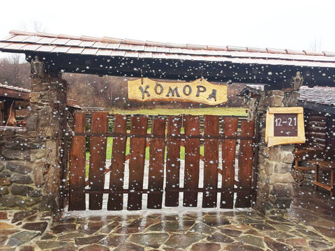 Komora. Pitsa Na Drovakh Ta Zakarpat·sʹka Kukhnya. image 1