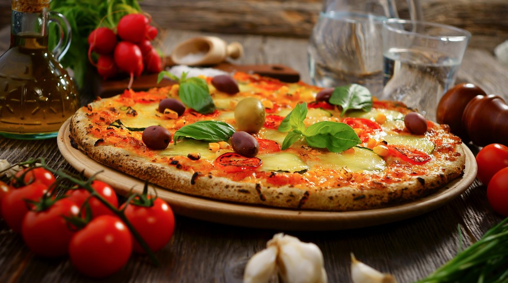 Komora. Pitsa Na Drovakh Ta Zakarpat·sʹka Kukhnya. image 2