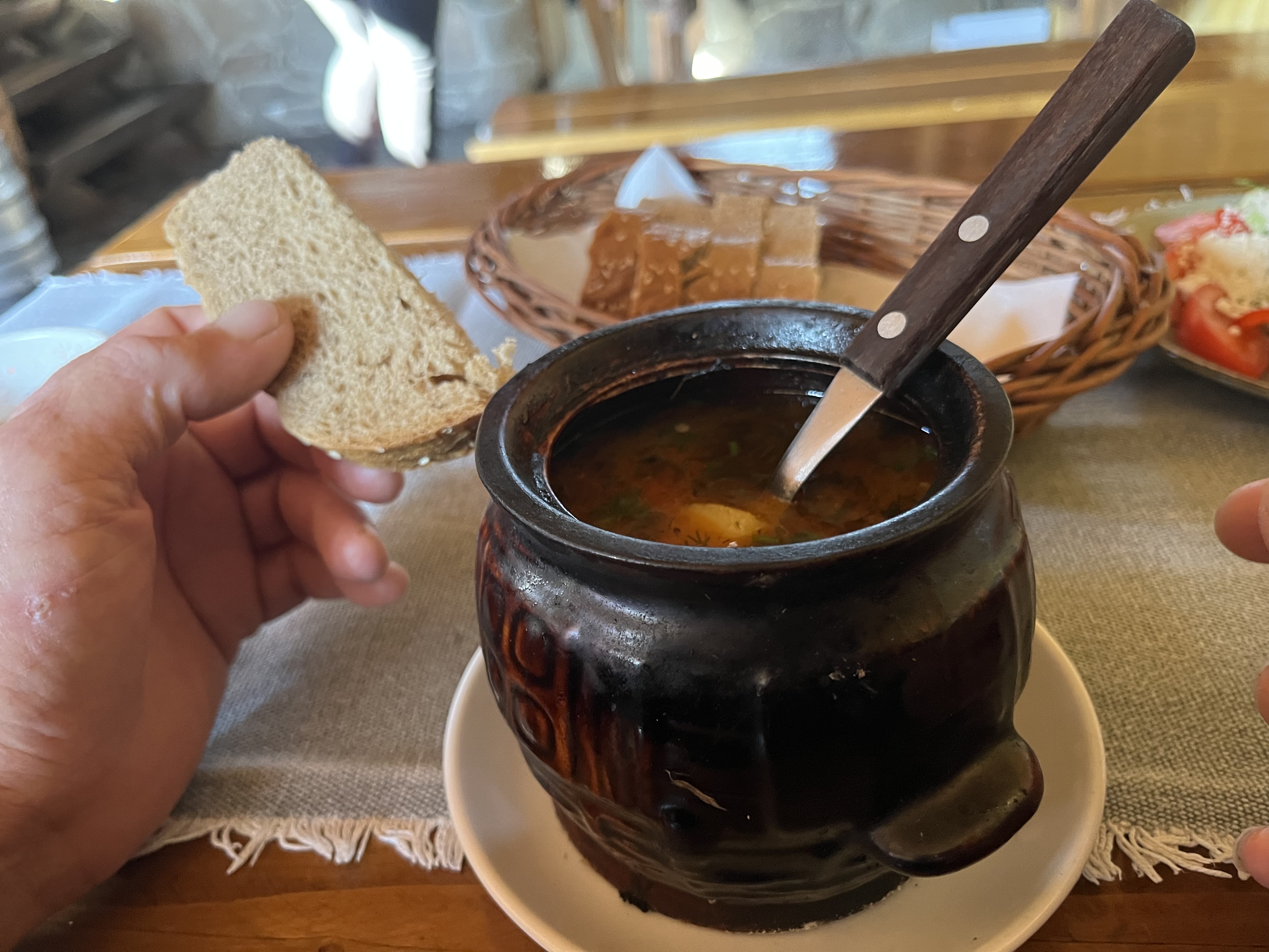 Komora. Pitsa Na Drovakh Ta Zakarpat·sʹka Kukhnya. image 6