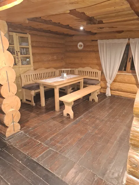 Komora. Pitsa Na Drovakh Ta Zakarpat·sʹka Kukhnya. image 7