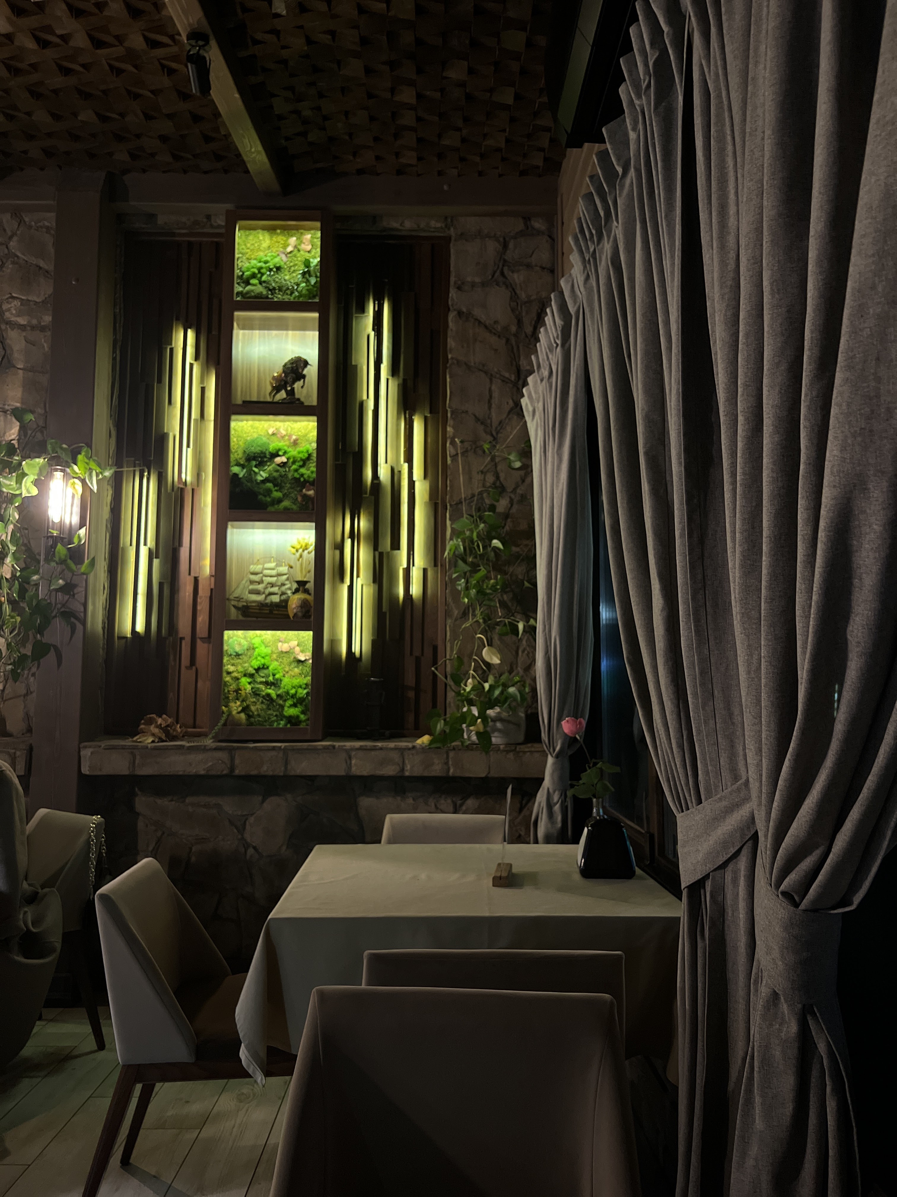 Selena Restobar image 5