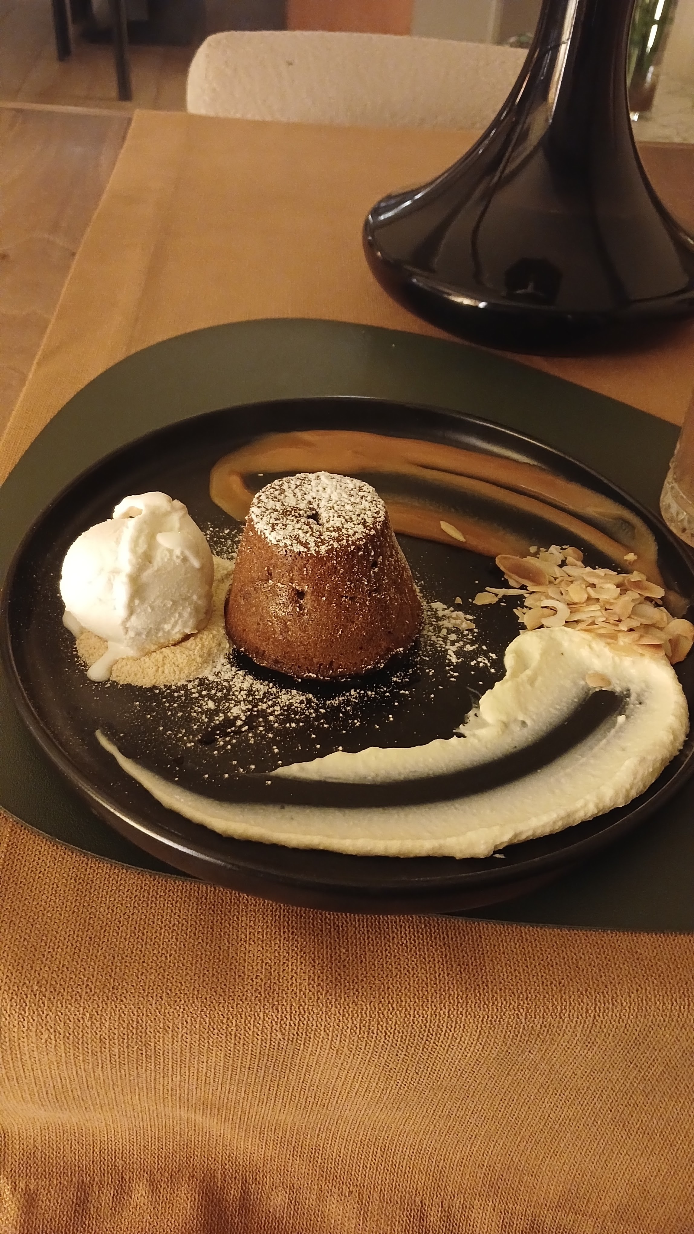 Selena Restobar image 8